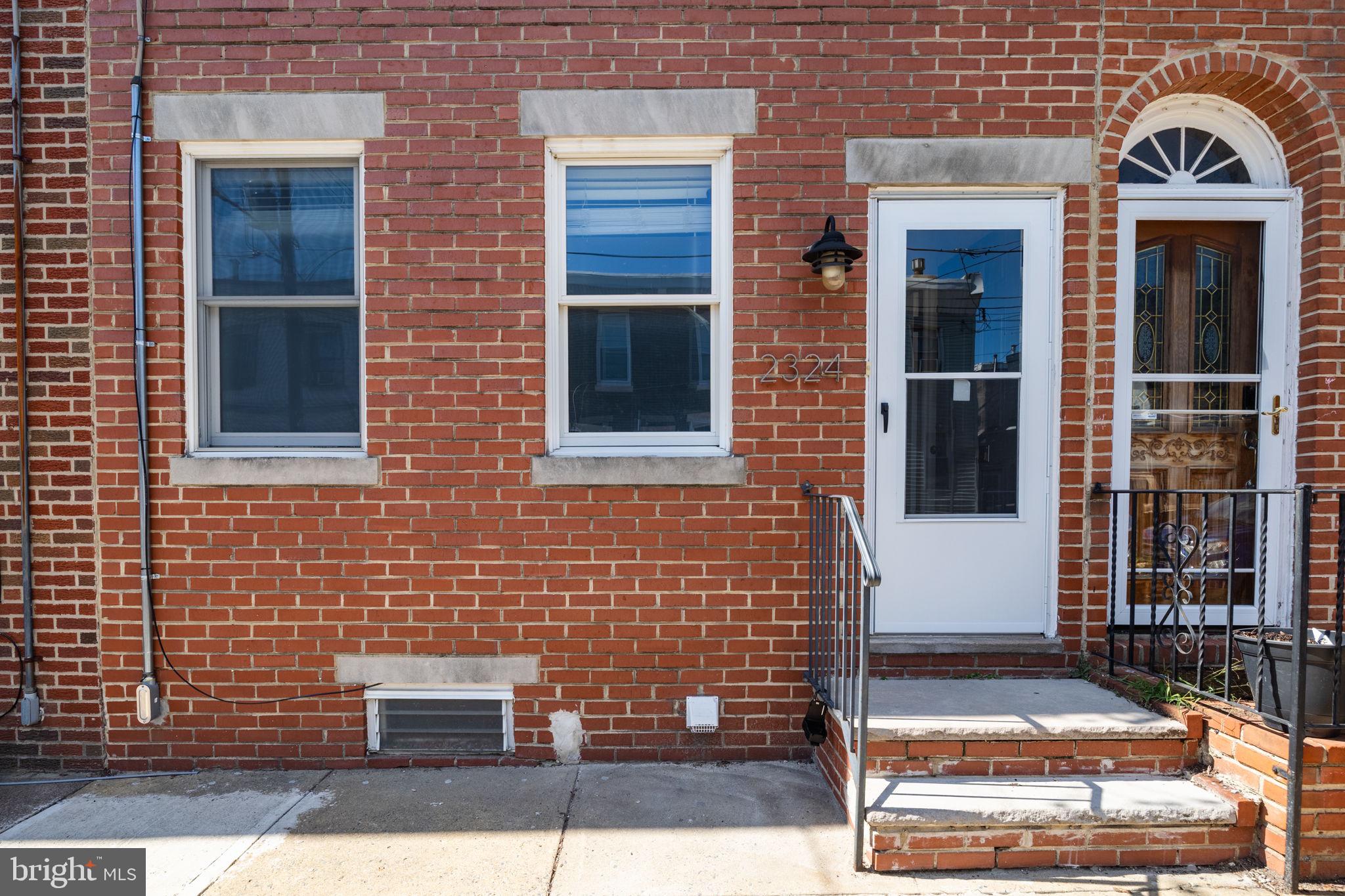 2324 E HAGERT STREET