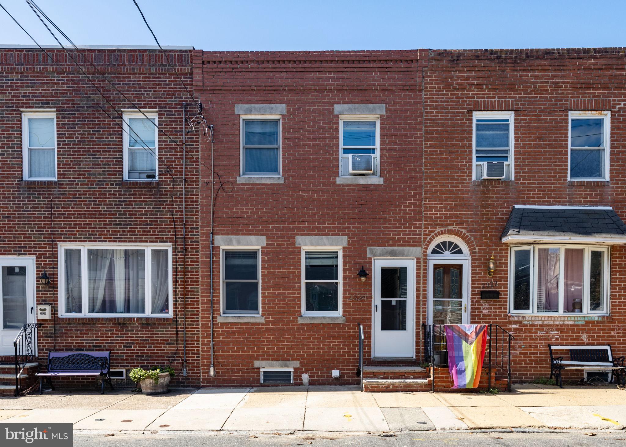 2324 E HAGERT STREET