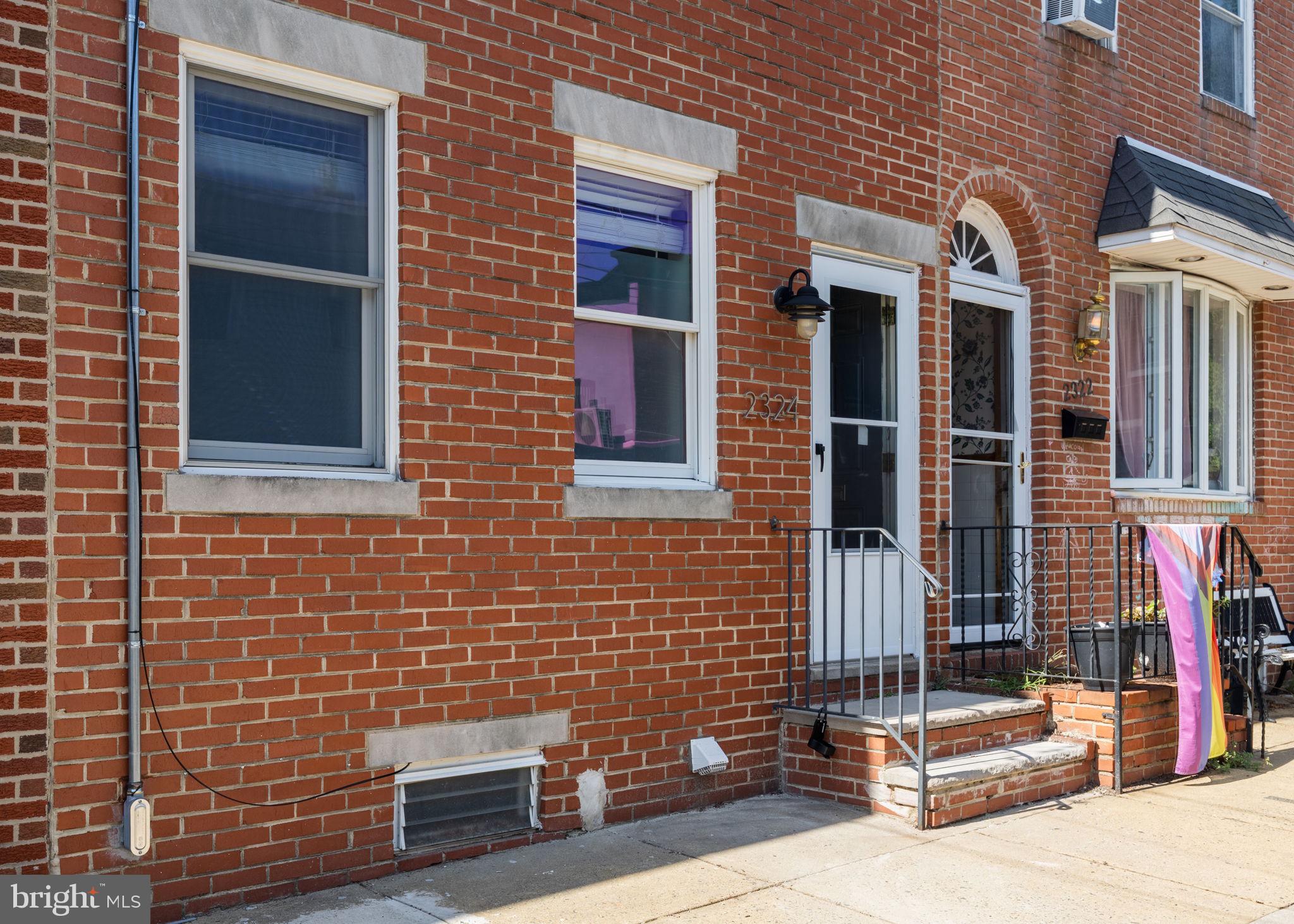 2324 E HAGERT STREET
