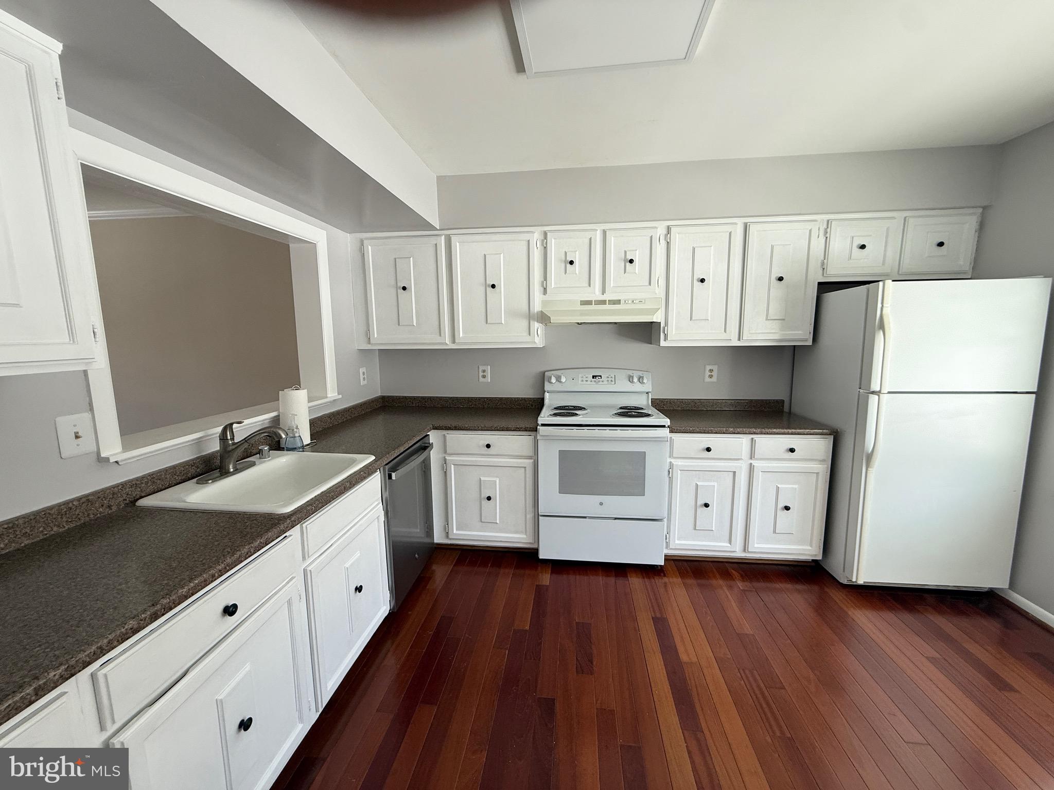 GUNNERS LAKE VILLAGE - Residential