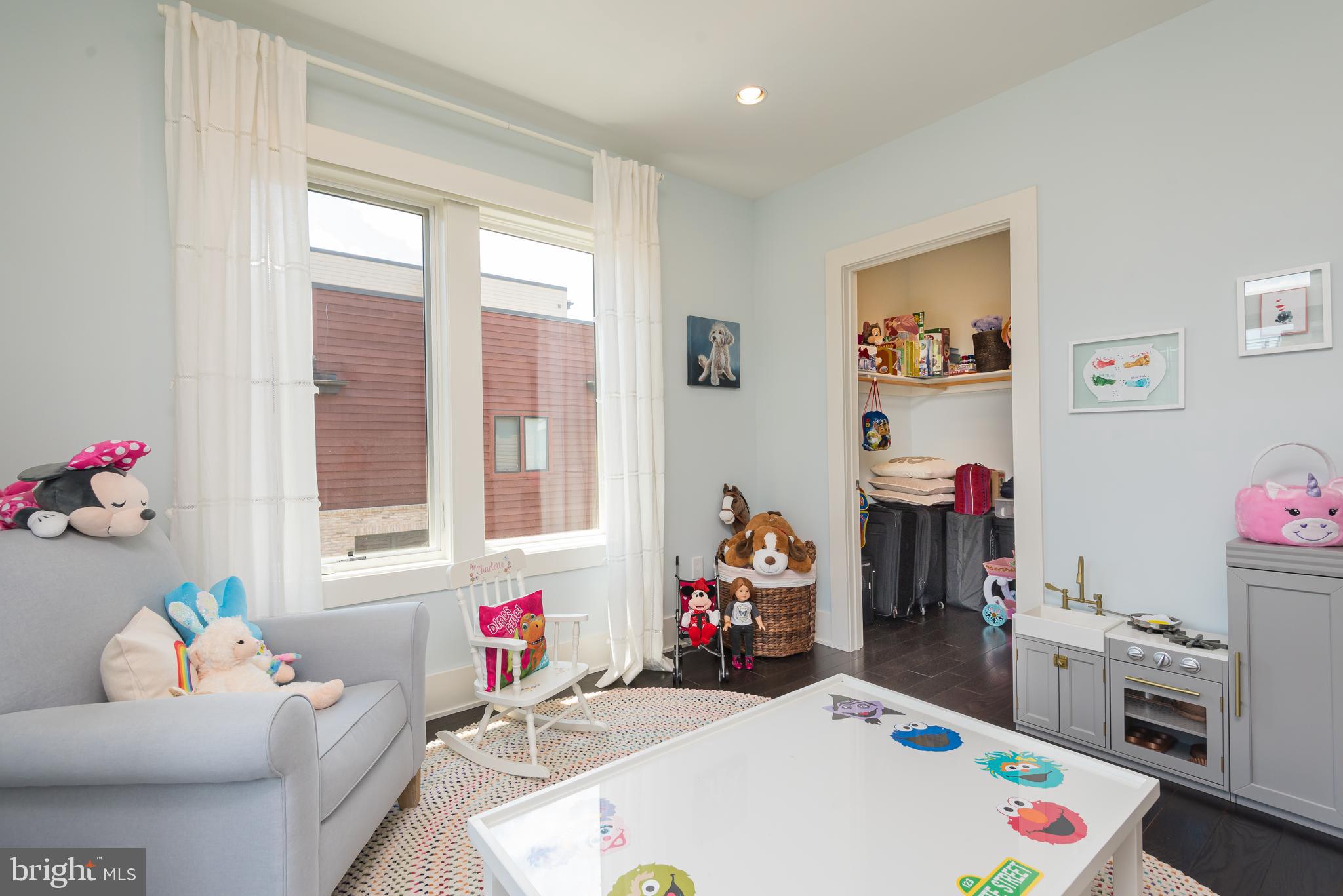 GROSVENOR HEIGHTS - Residential