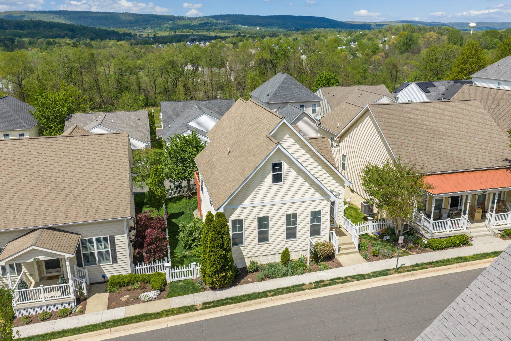 LAKE POINT ROUND HILL - Residential