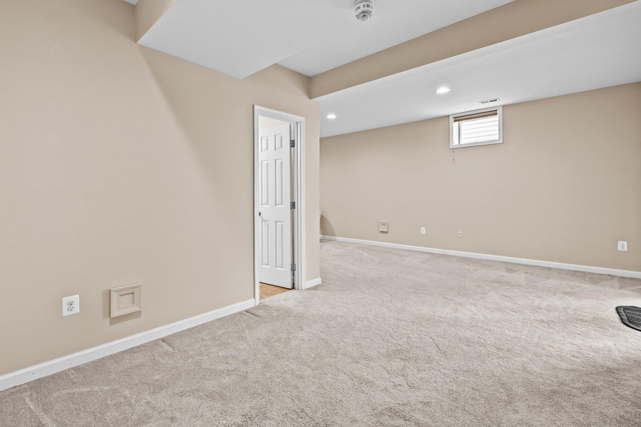 LAKE POINT ROUND HILL - Residential