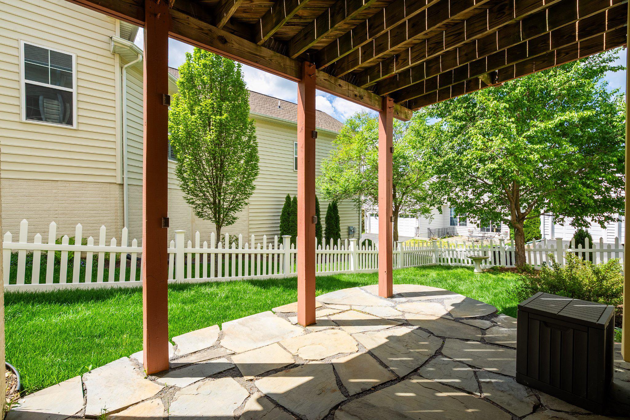 LAKE POINT ROUND HILL - Residential