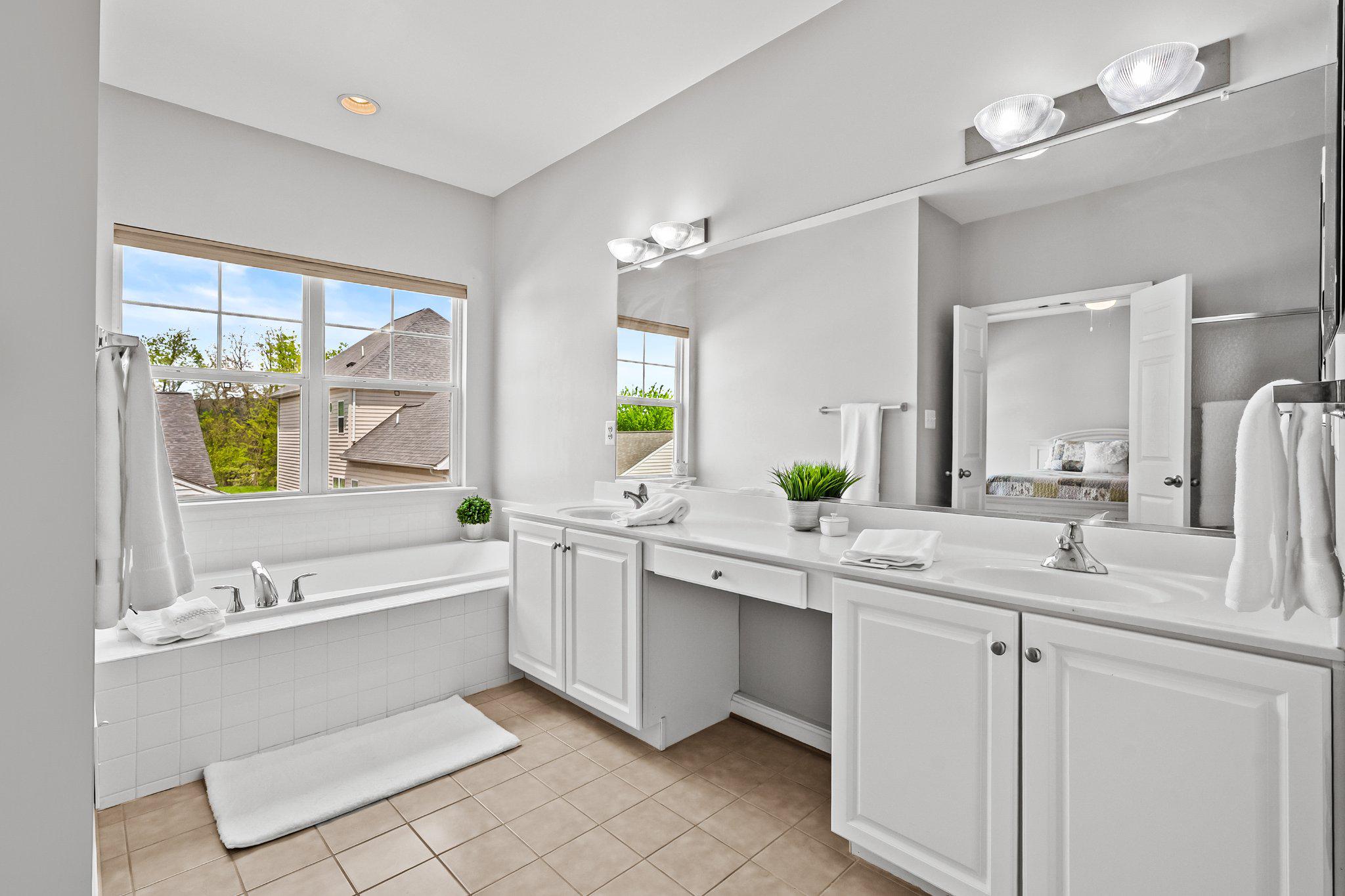 LAKE POINT ROUND HILL - Residential