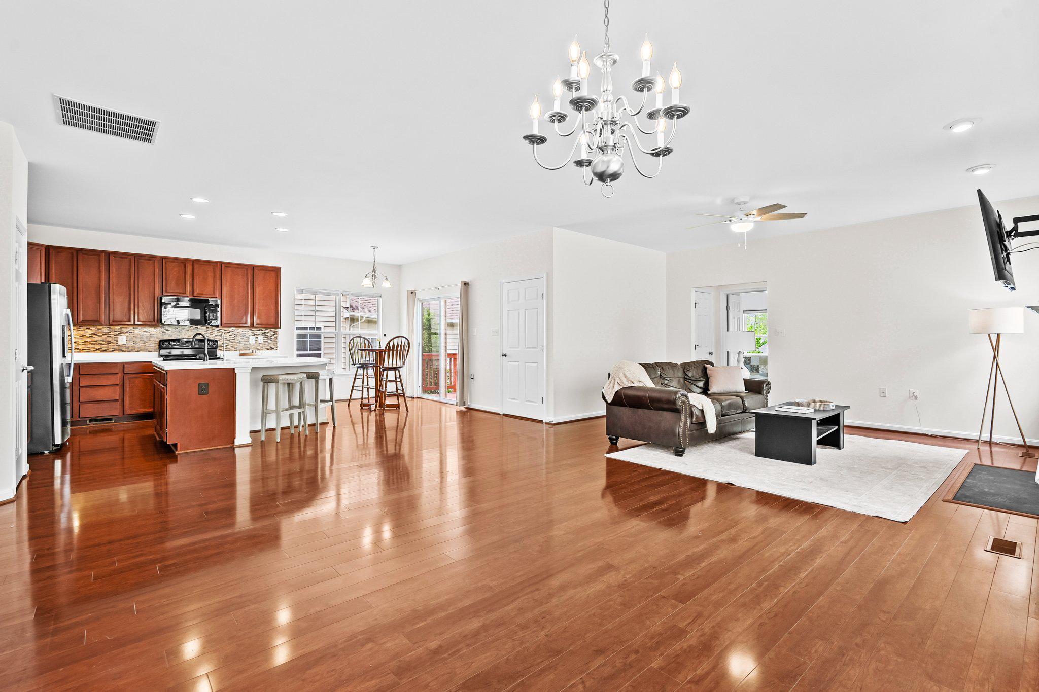 LAKE POINT ROUND HILL - Residential