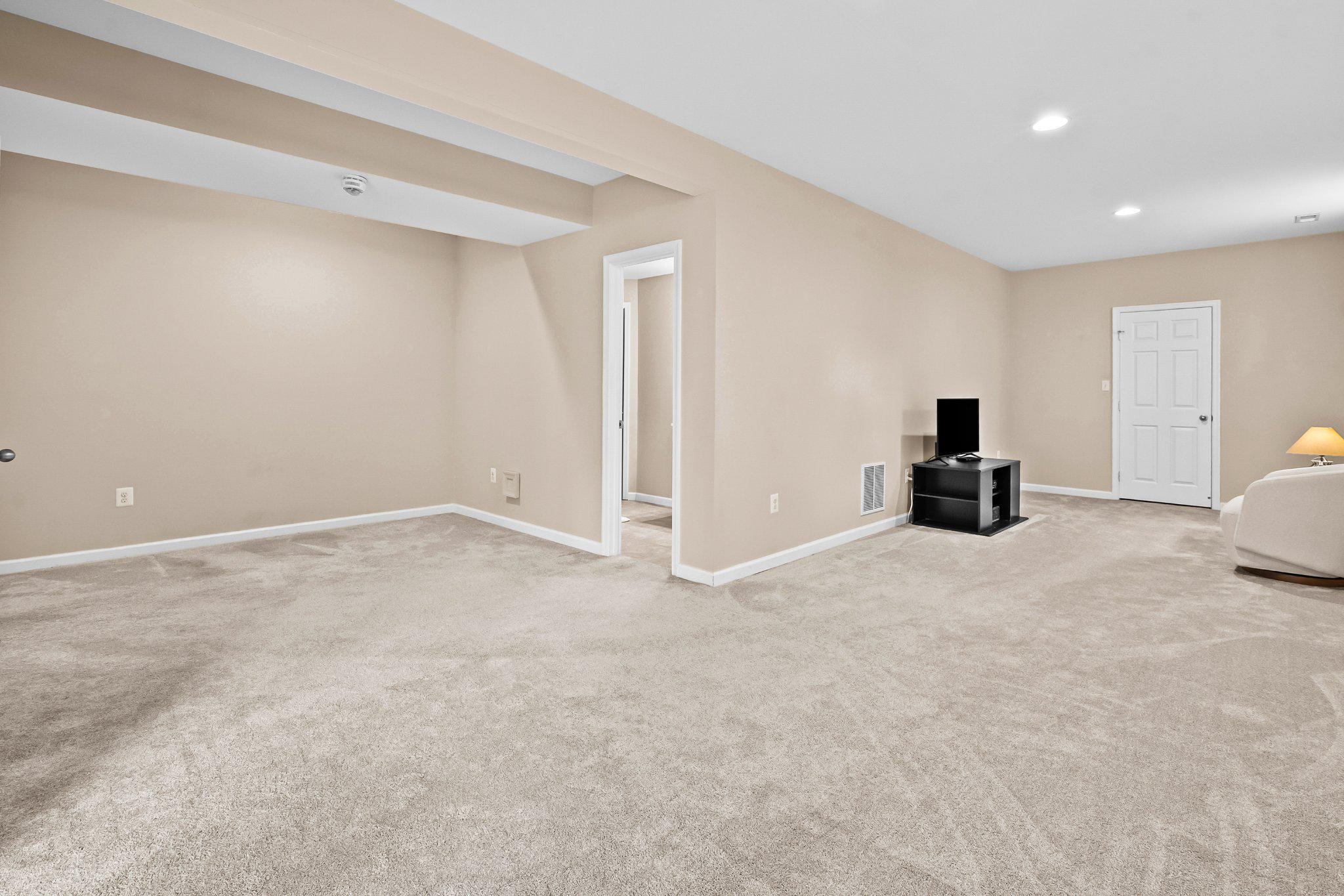 LAKE POINT ROUND HILL - Residential