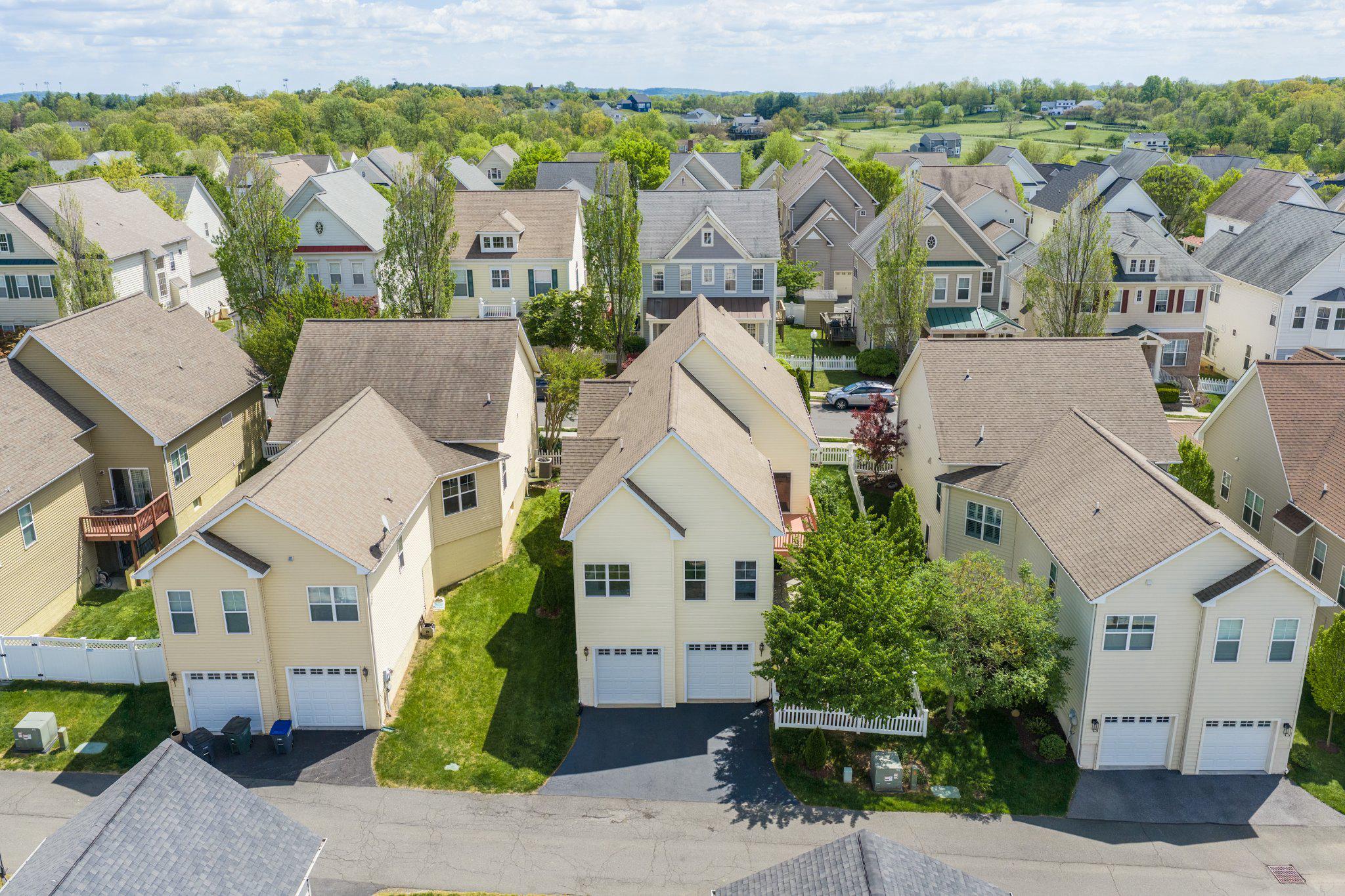 LAKE POINT ROUND HILL - Residential