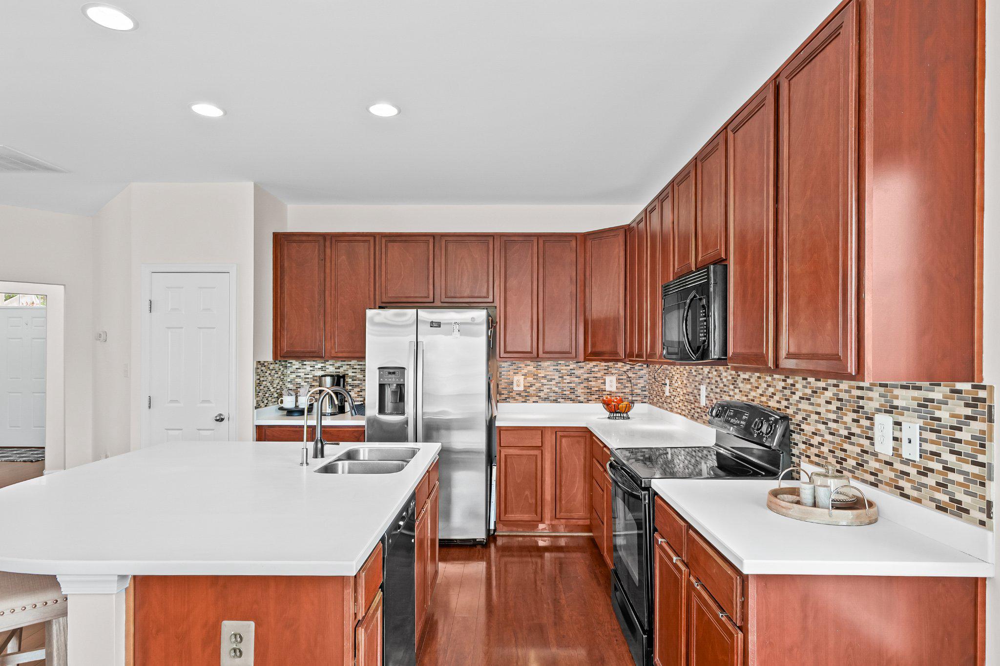 LAKE POINT ROUND HILL - Residential