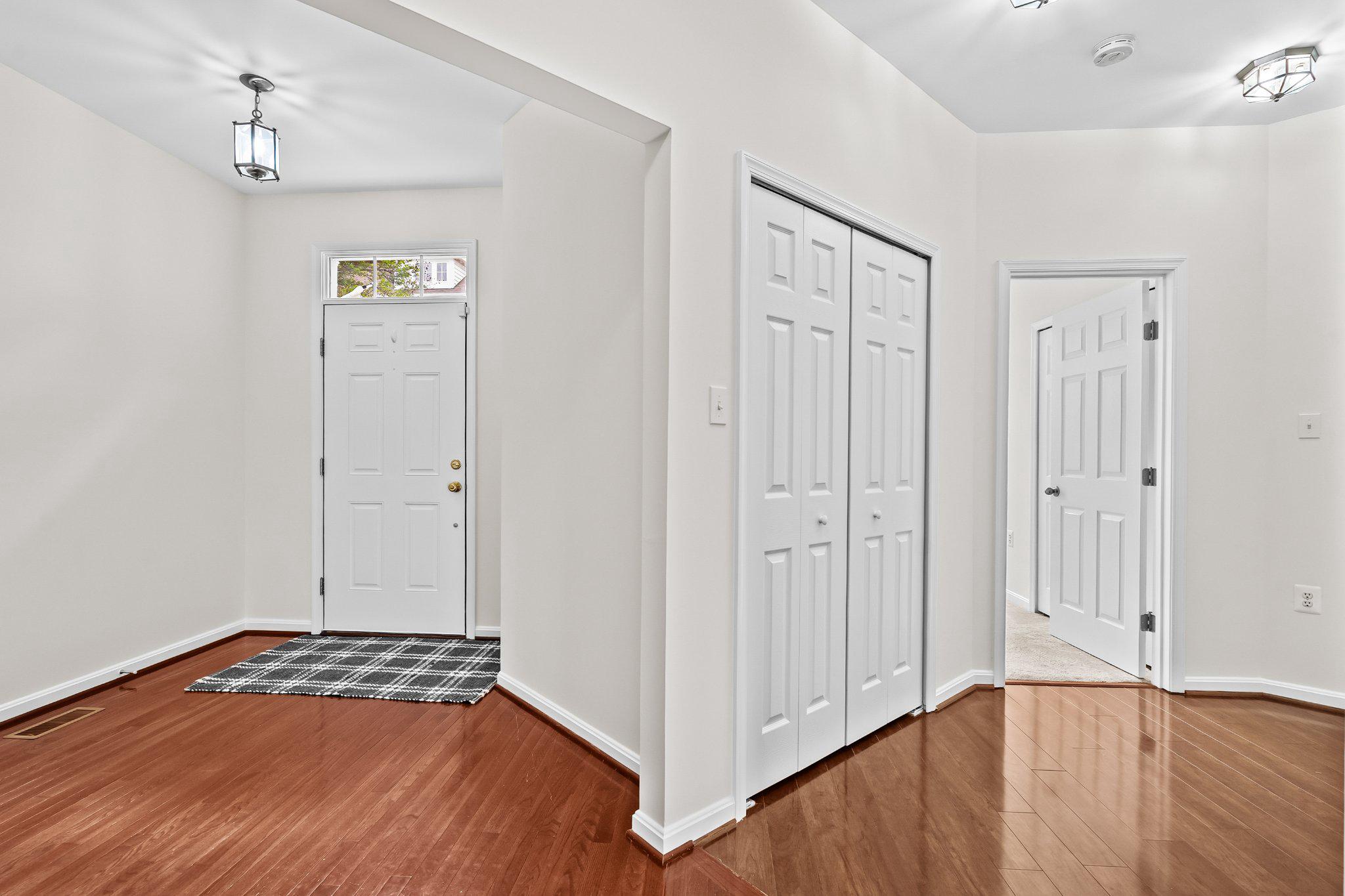 LAKE POINT ROUND HILL - Residential