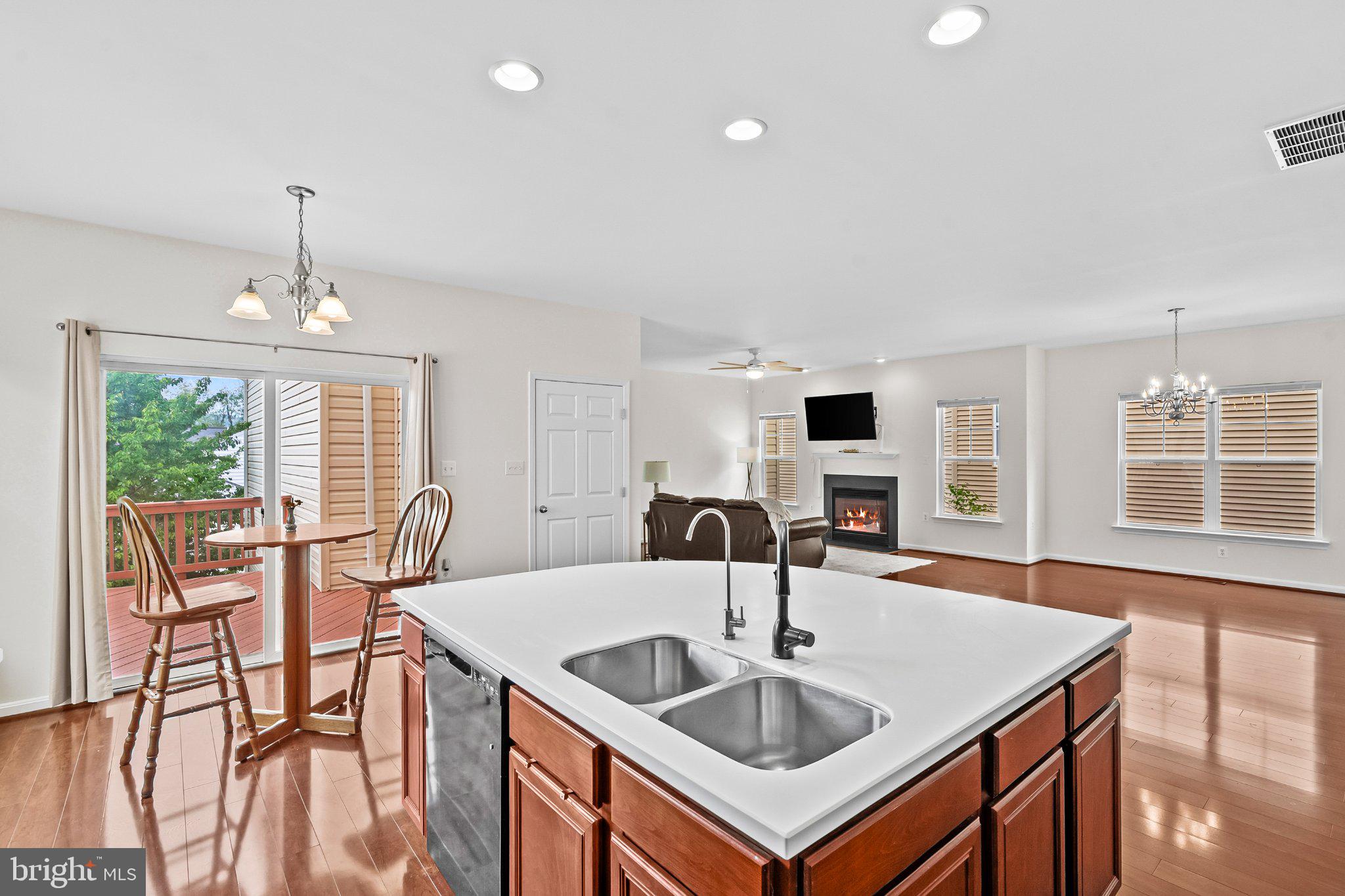 LAKE POINT ROUND HILL - Residential