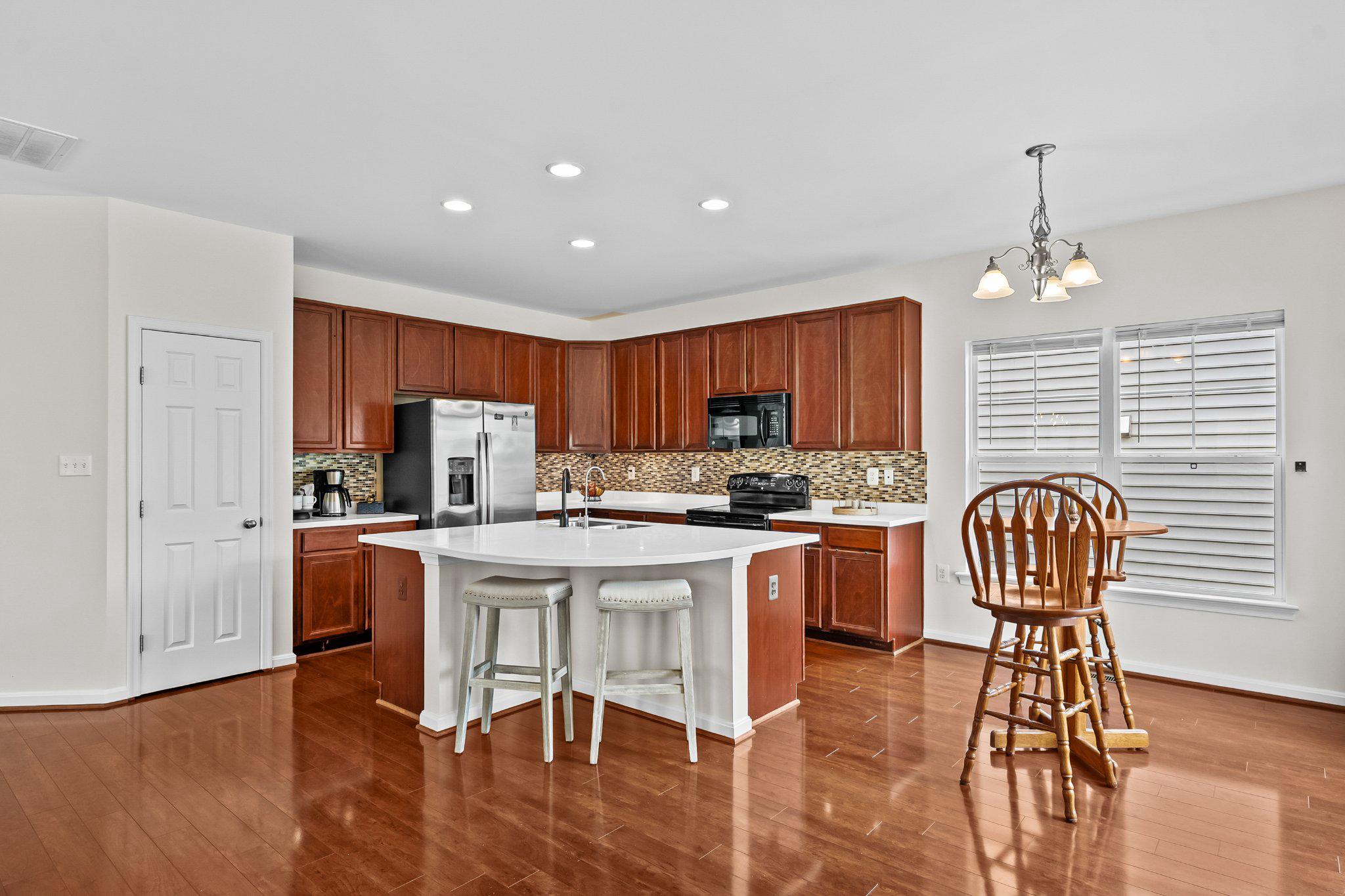 LAKE POINT ROUND HILL - Residential