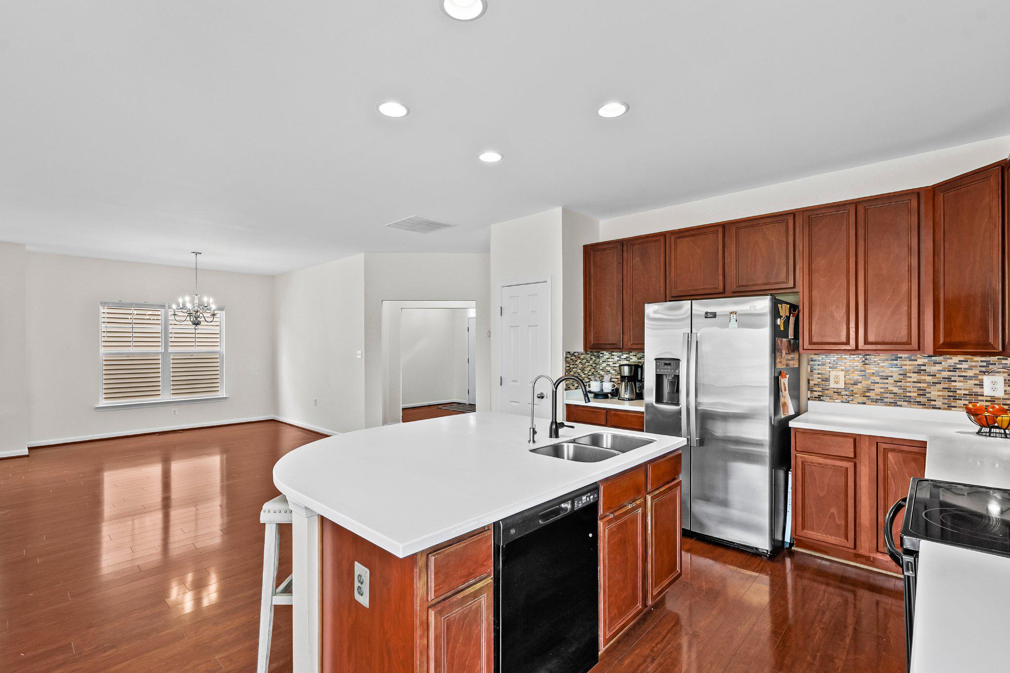 LAKE POINT ROUND HILL - Residential