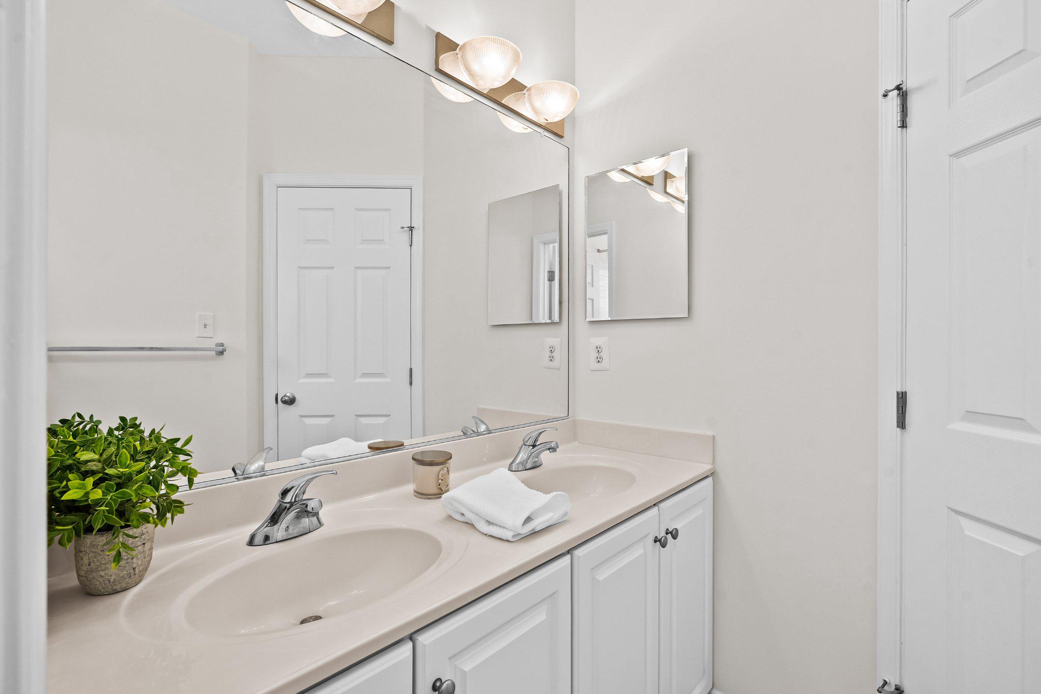 LAKE POINT ROUND HILL - Residential