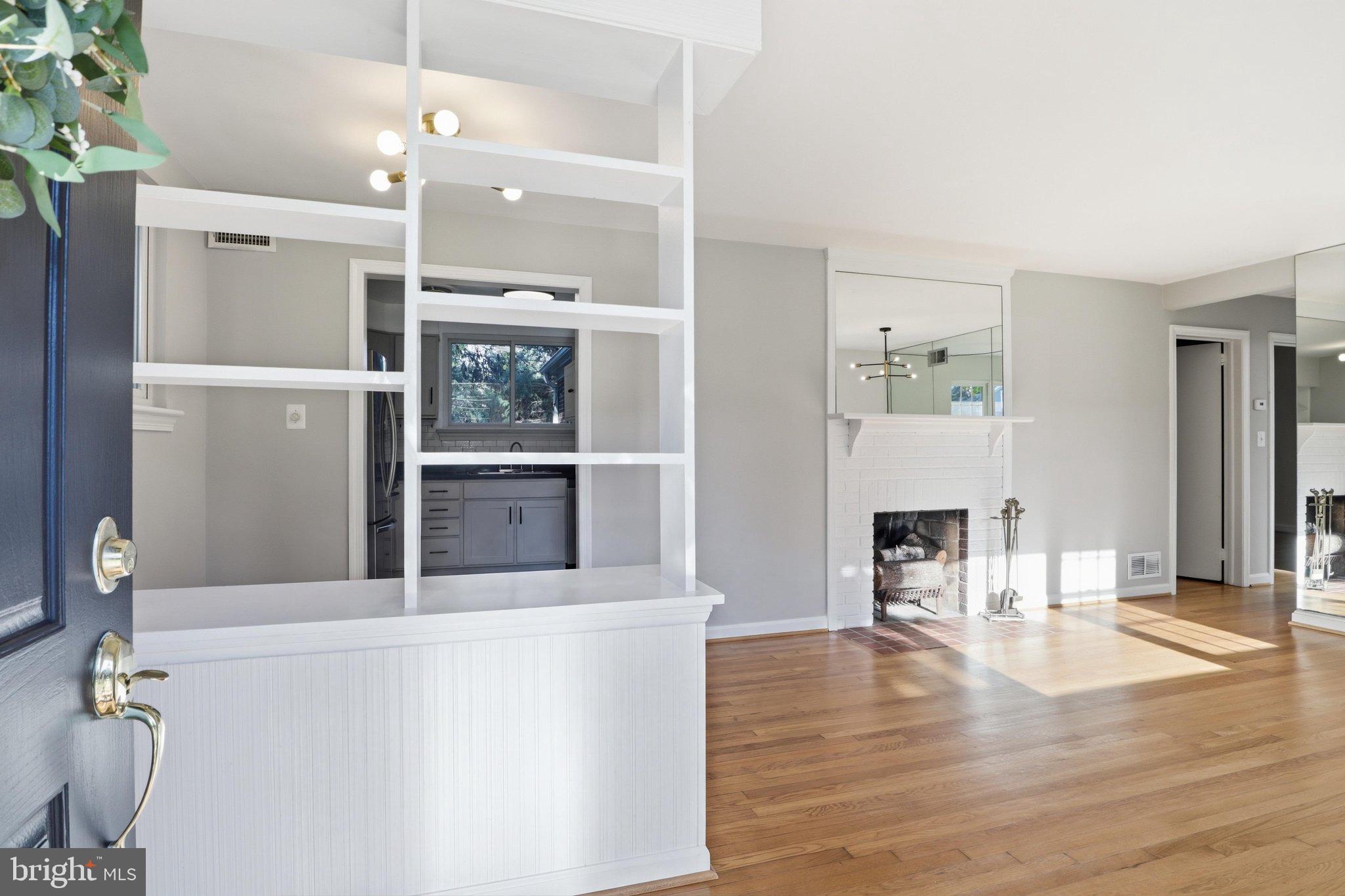 2543 N GREENBRIER STREET