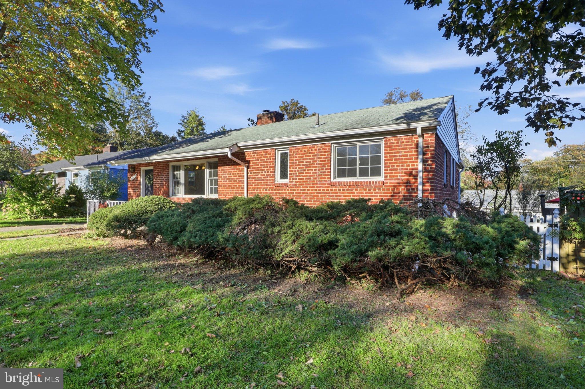 2543 N GREENBRIER STREET