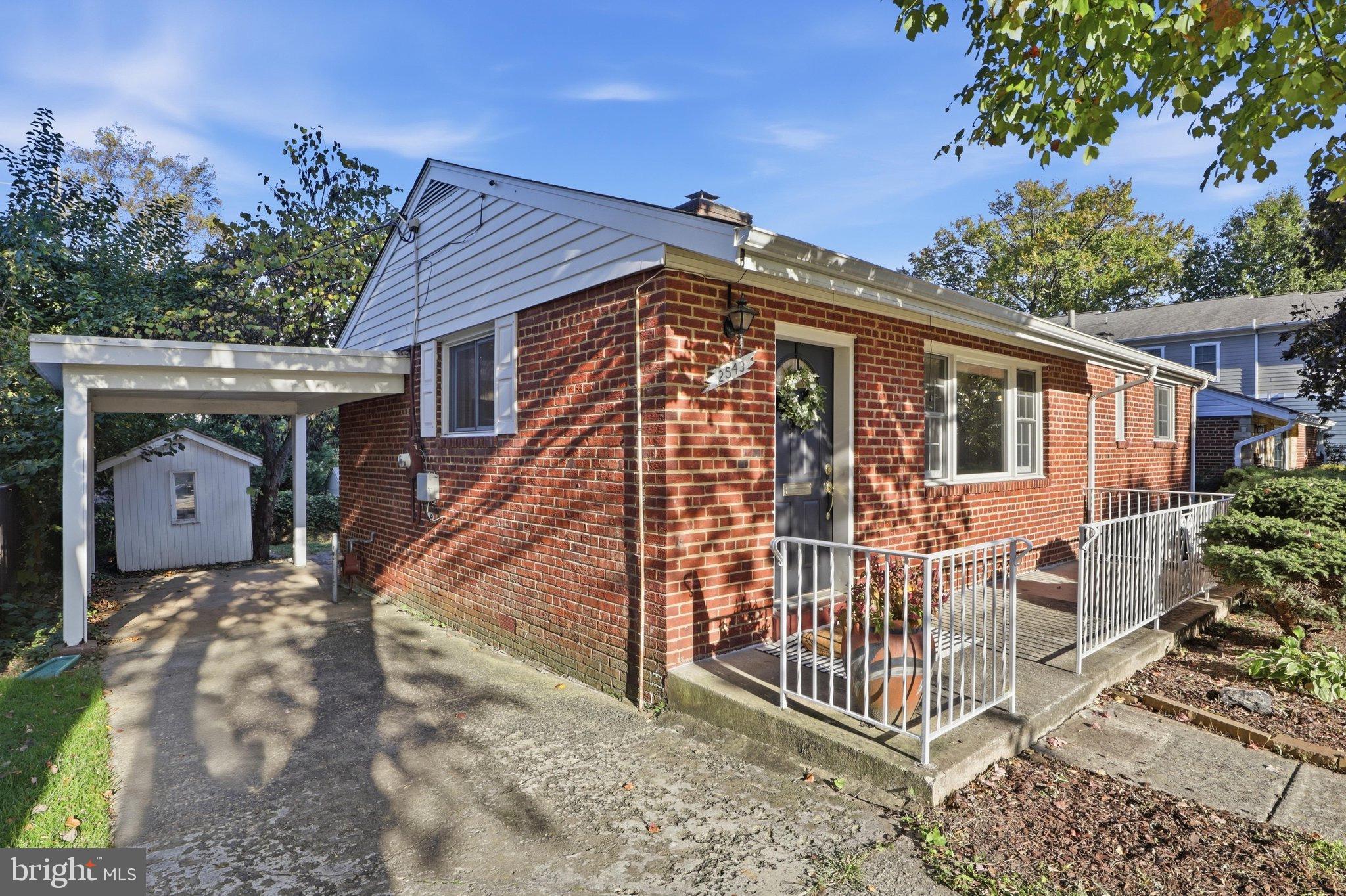 2543 N GREENBRIER STREET