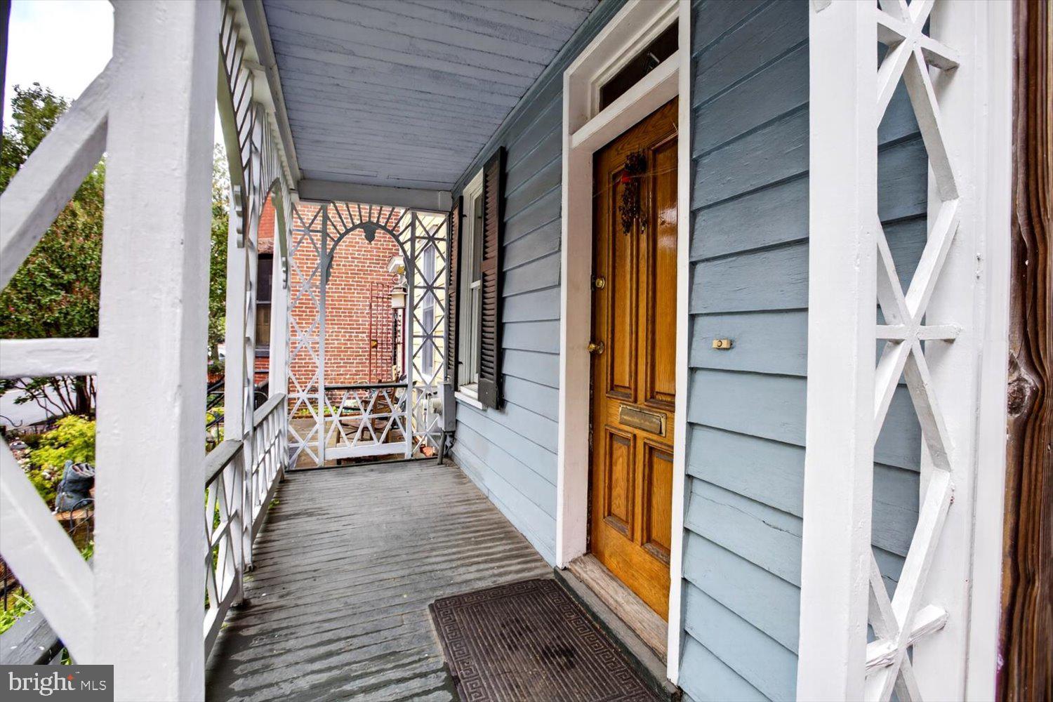 332 8TH STREET SE