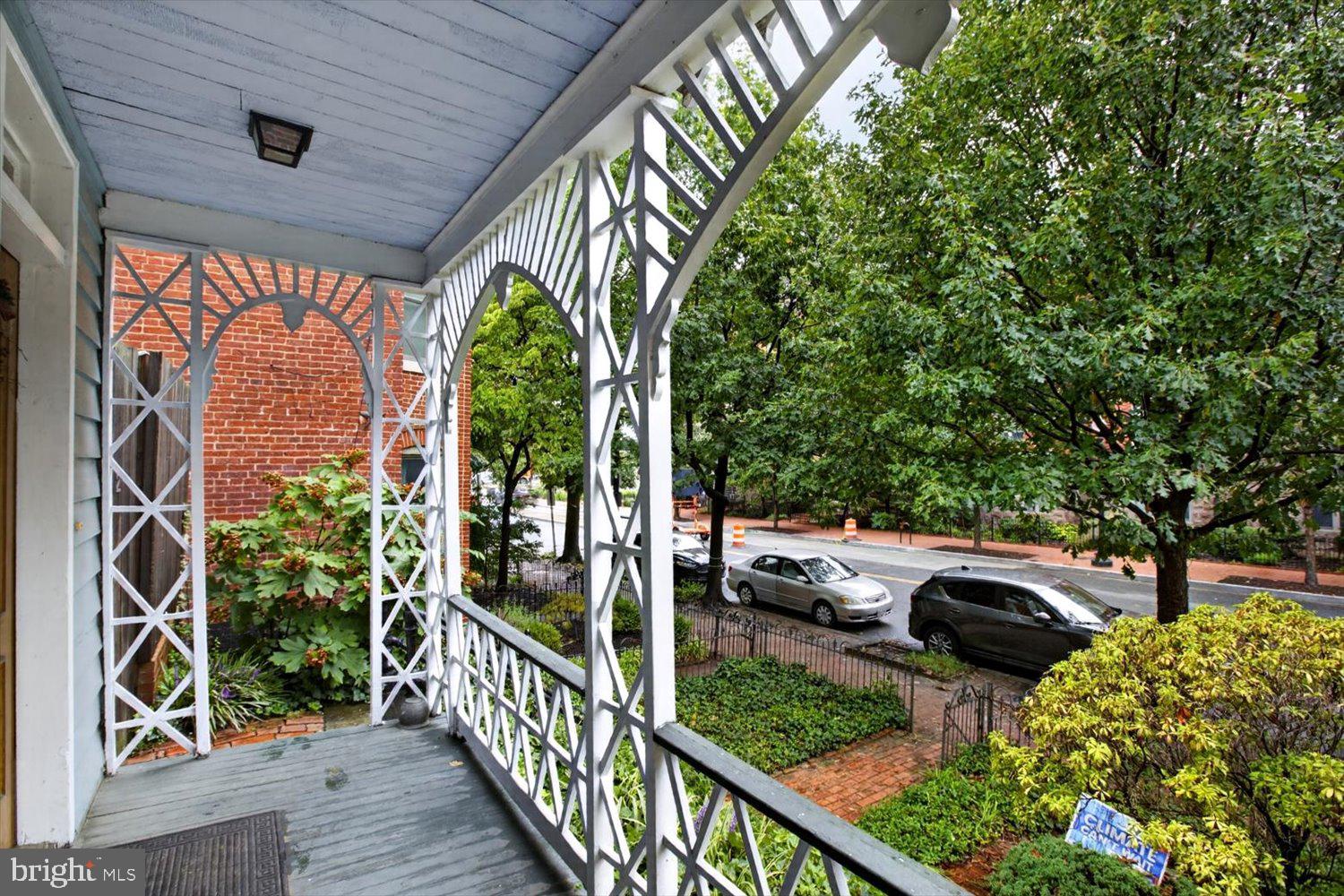 332 8TH STREET SE