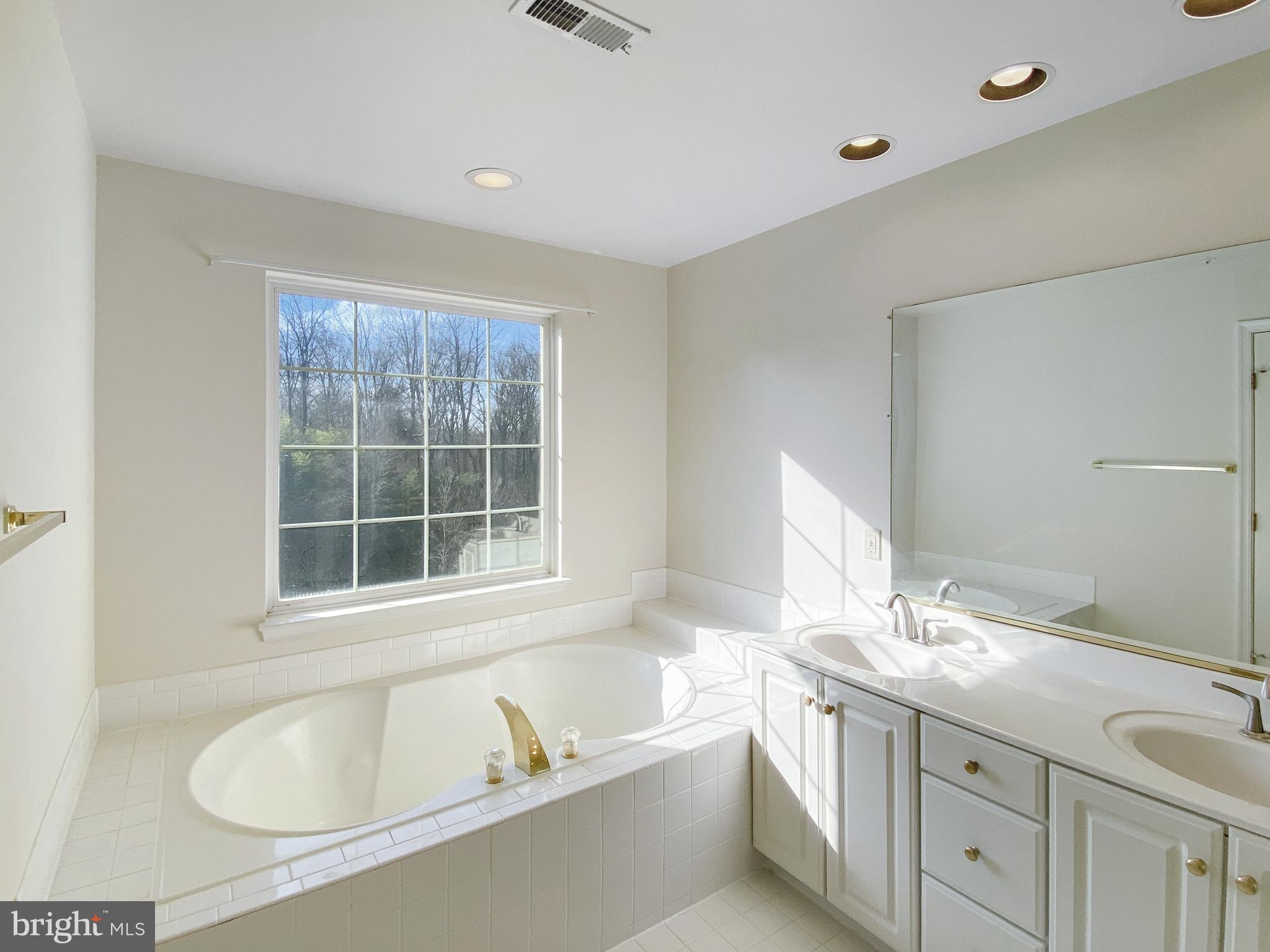 WILLOWS OF POTOMAC - Residential Lease