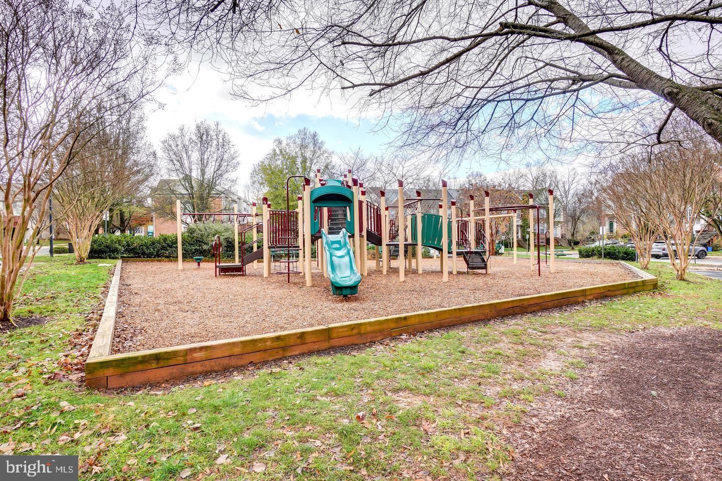 WILLOWS OF POTOMAC - Residential Lease