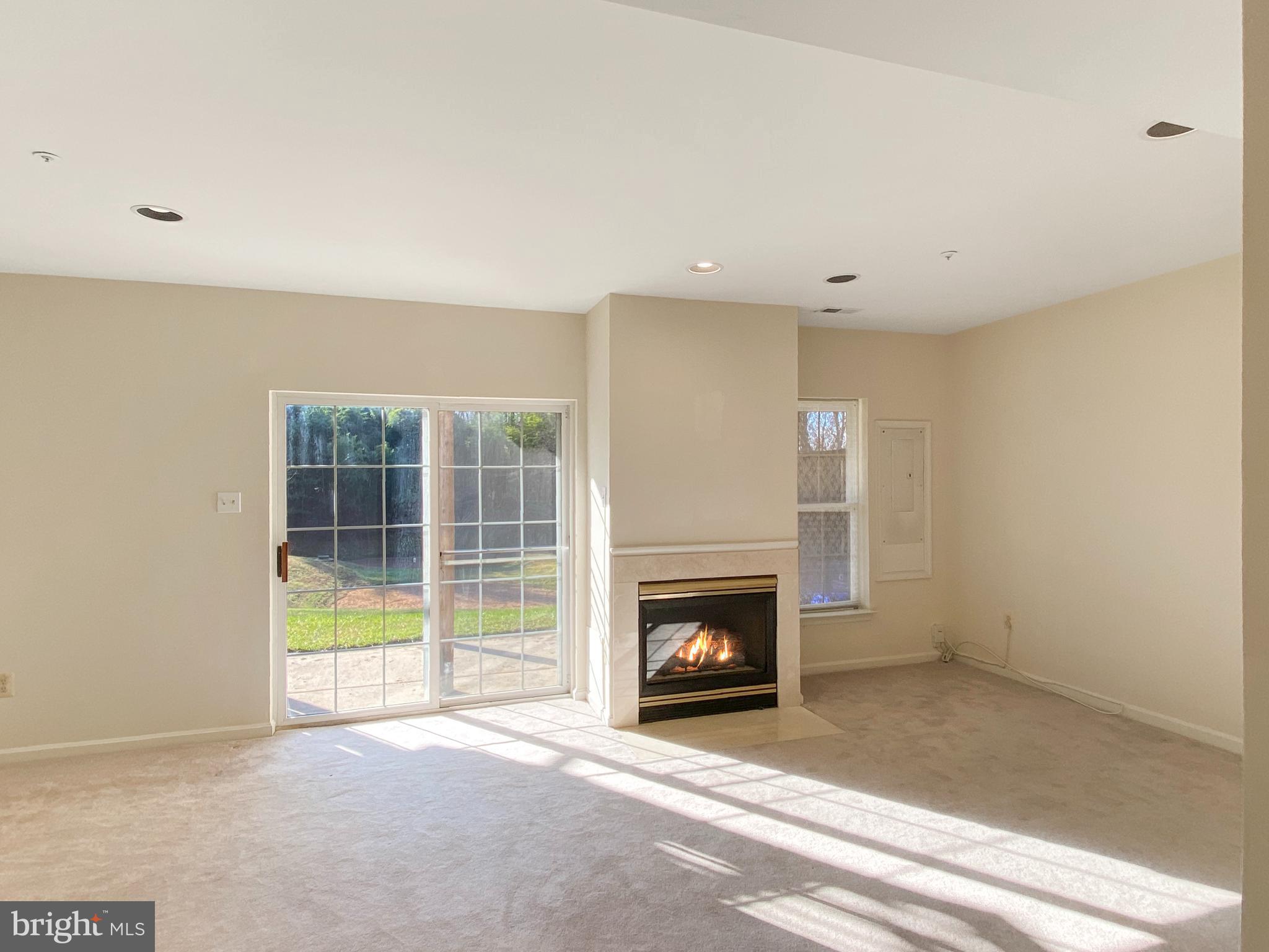 WILLOWS OF POTOMAC - Residential Lease