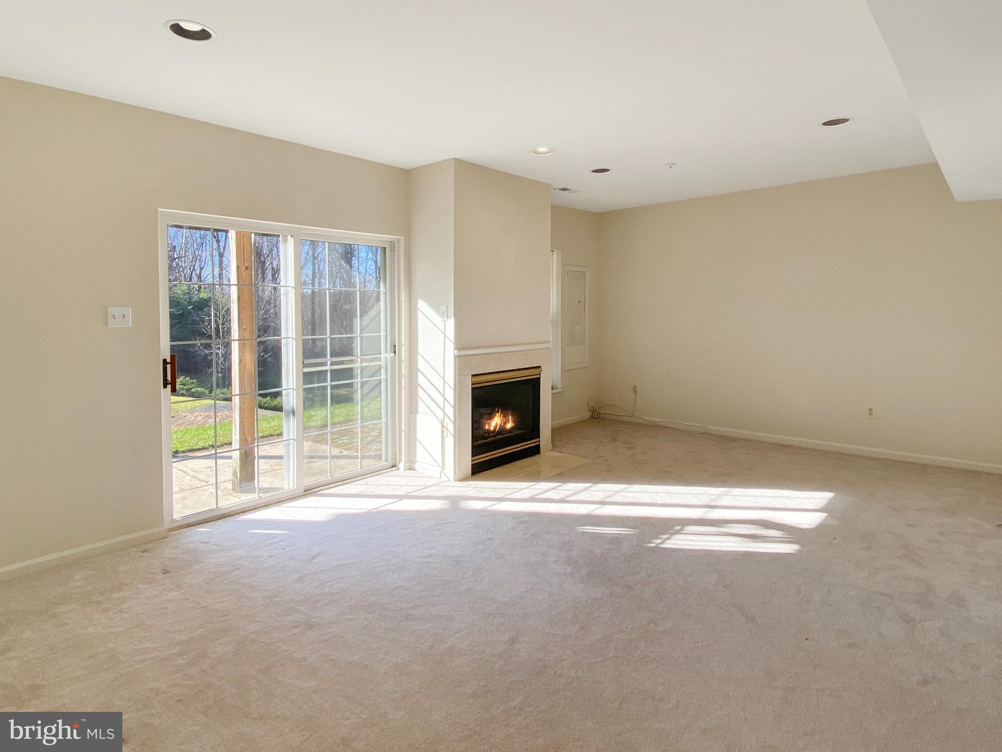 WILLOWS OF POTOMAC - Residential Lease