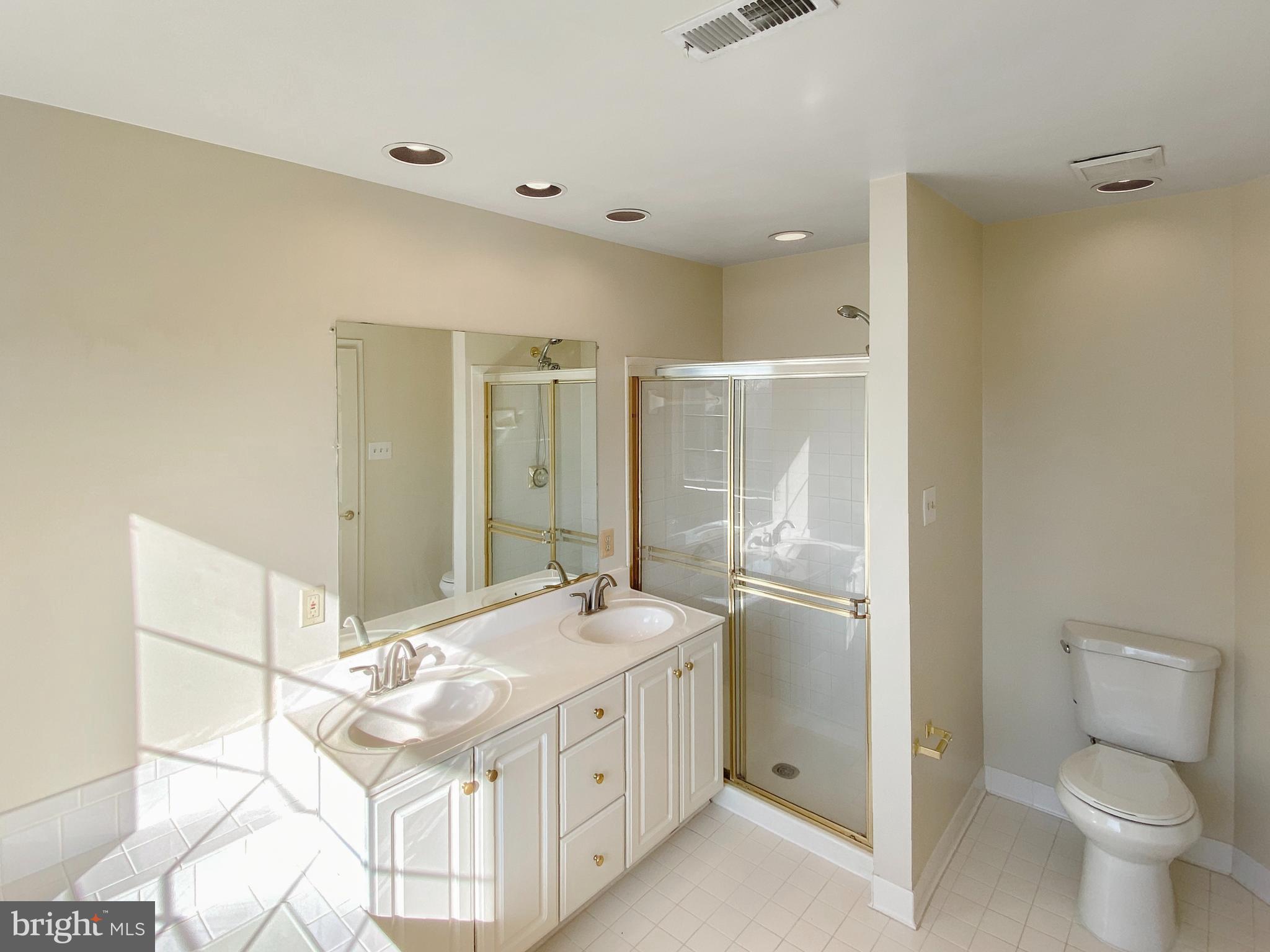 WILLOWS OF POTOMAC - Residential Lease