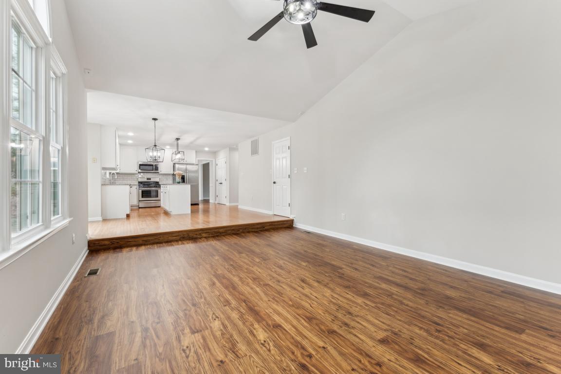 STAFFORD LAKES VILLAGE - Residential