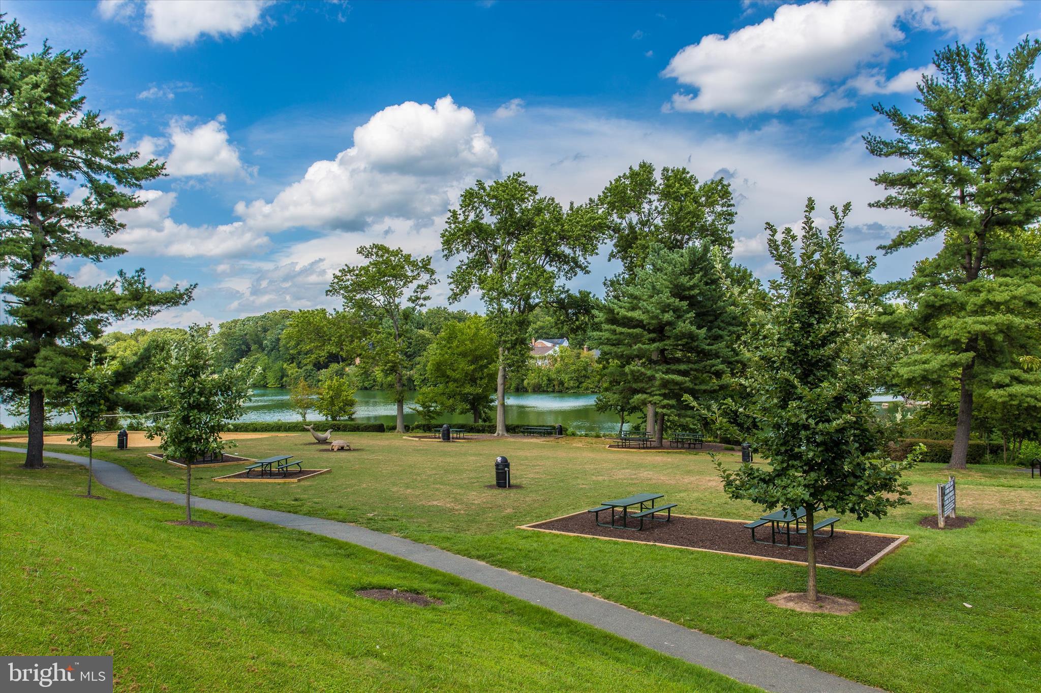 NORMANDIE ON THE LAKE II - Residential