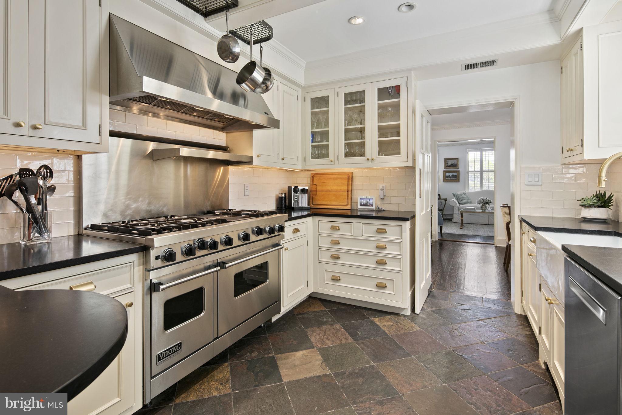 OLD TOWN ALEXANDRIA - Residential