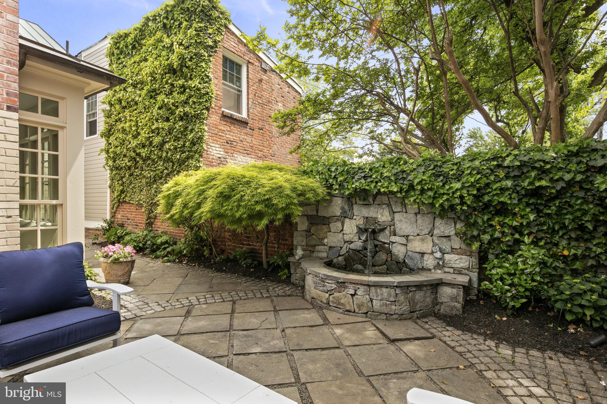 OLD TOWN ALEXANDRIA - Residential