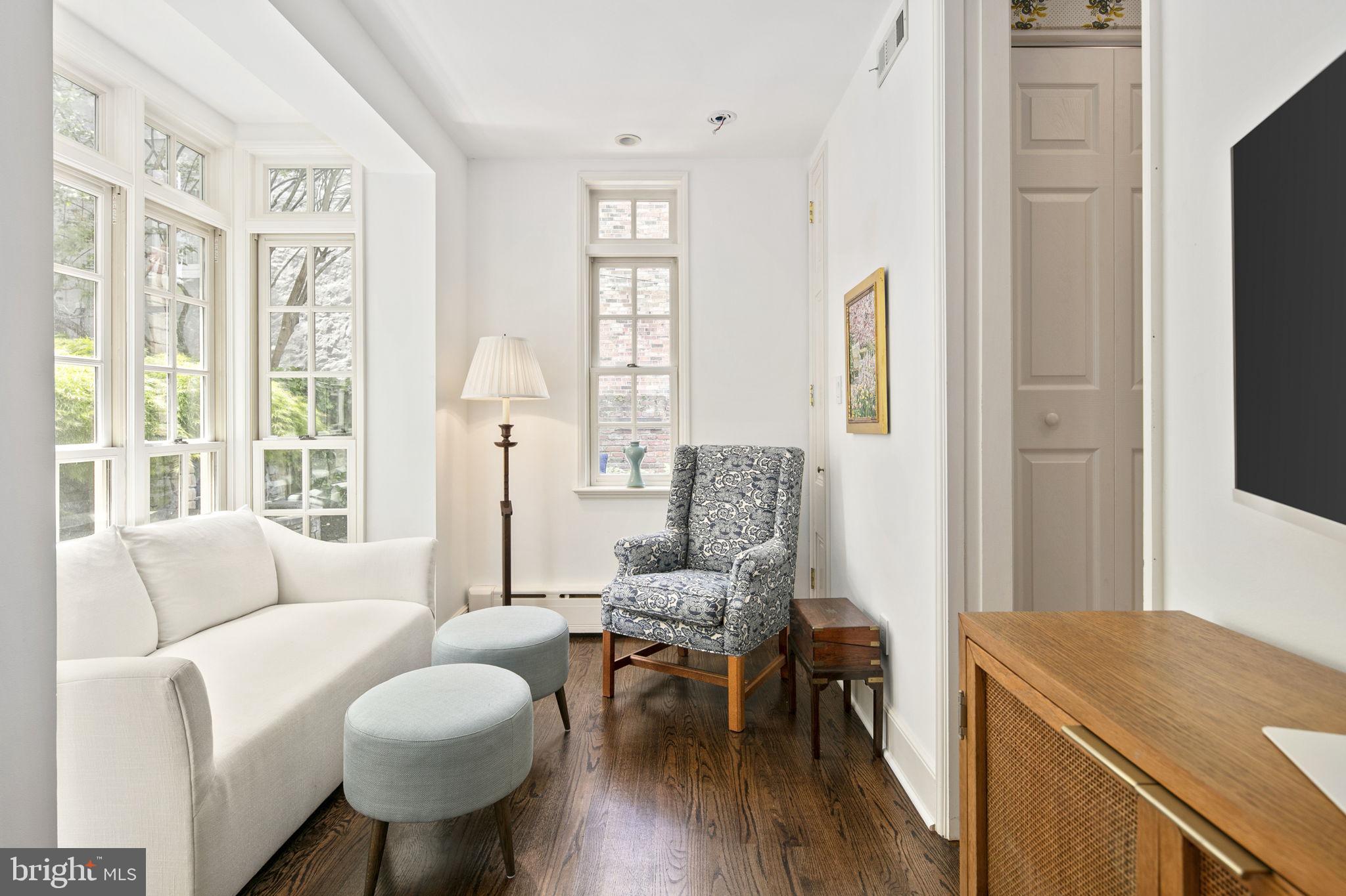 OLD TOWN ALEXANDRIA - Residential