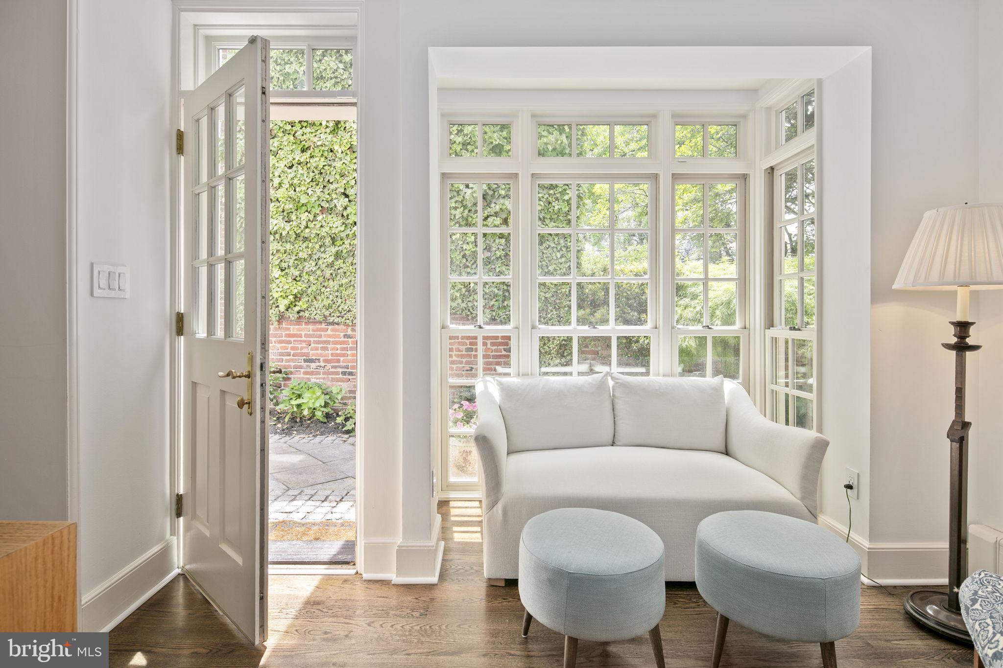 OLD TOWN ALEXANDRIA - Residential