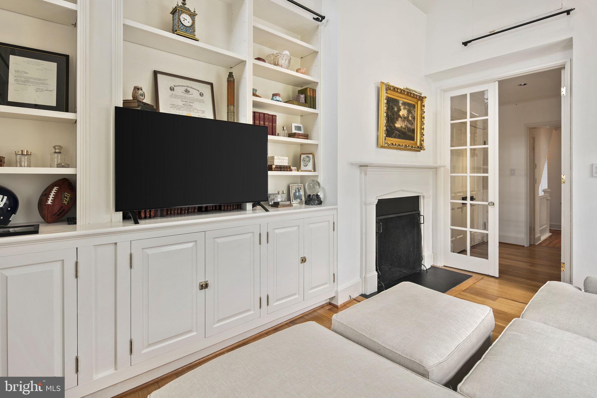 OLD TOWN ALEXANDRIA - Residential