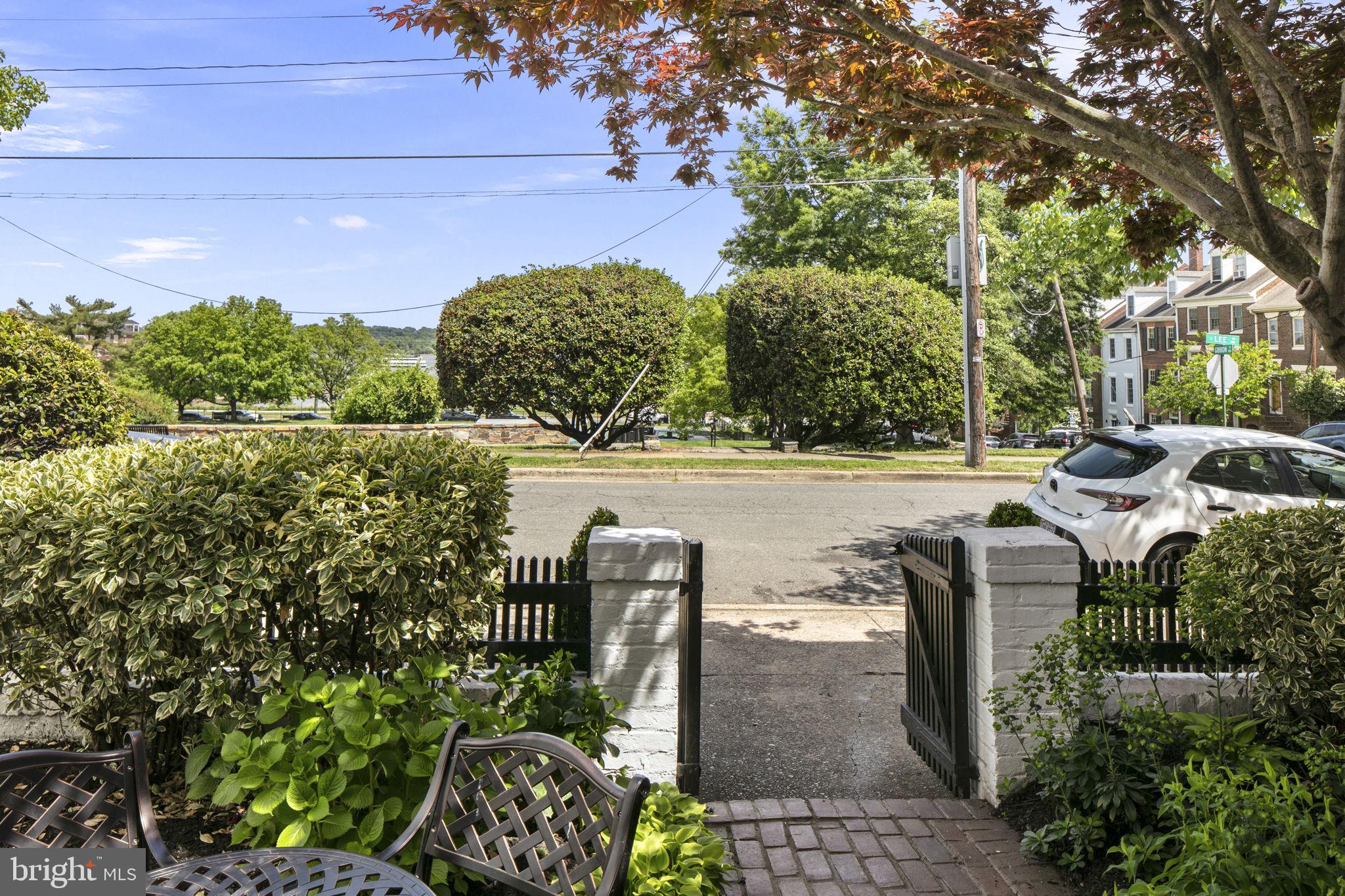OLD TOWN ALEXANDRIA - Residential