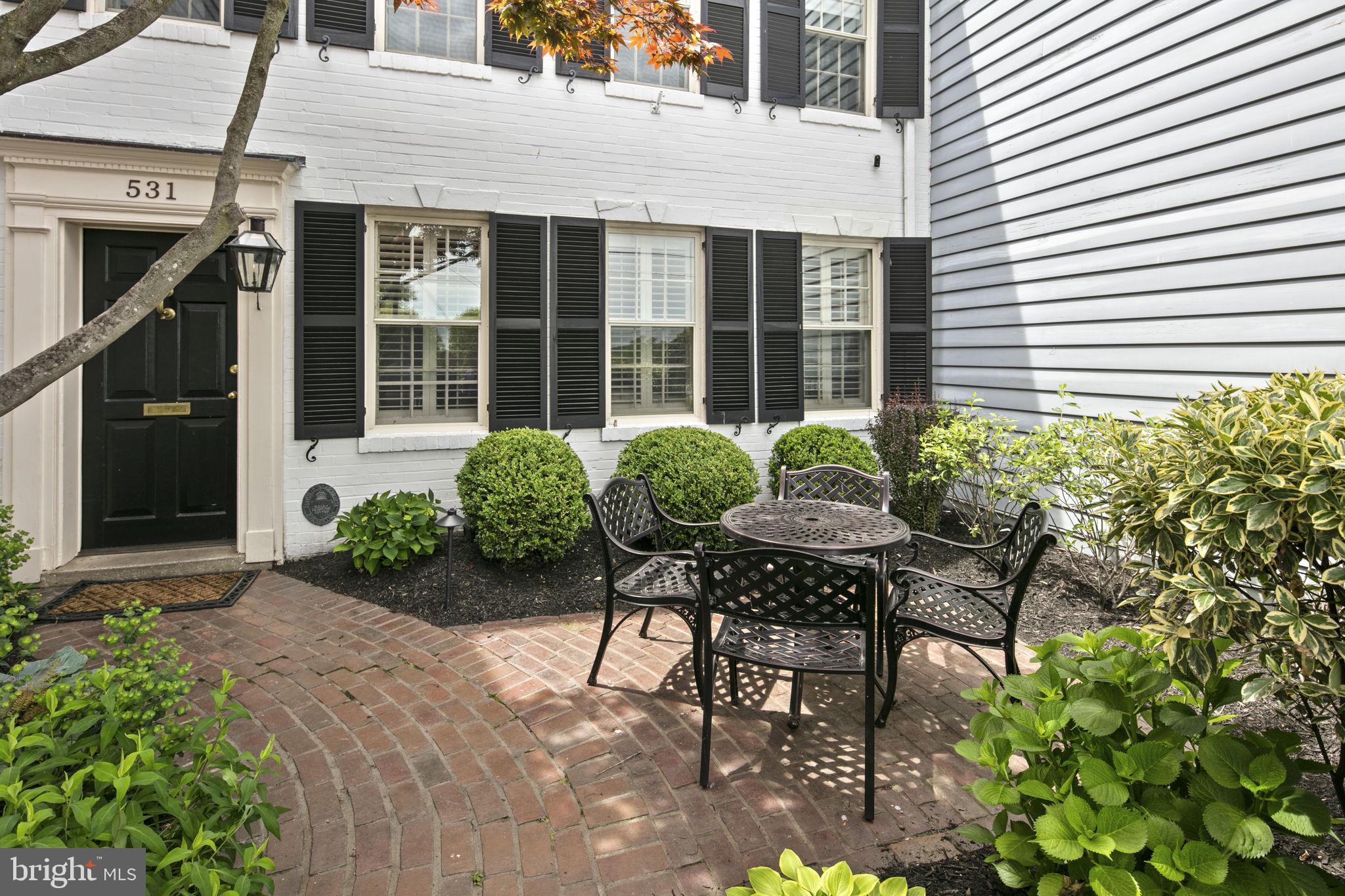 OLD TOWN ALEXANDRIA - Residential
