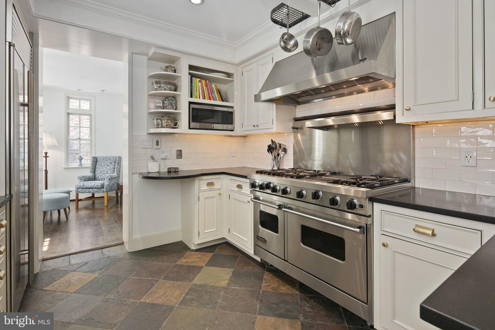 OLD TOWN ALEXANDRIA - Residential