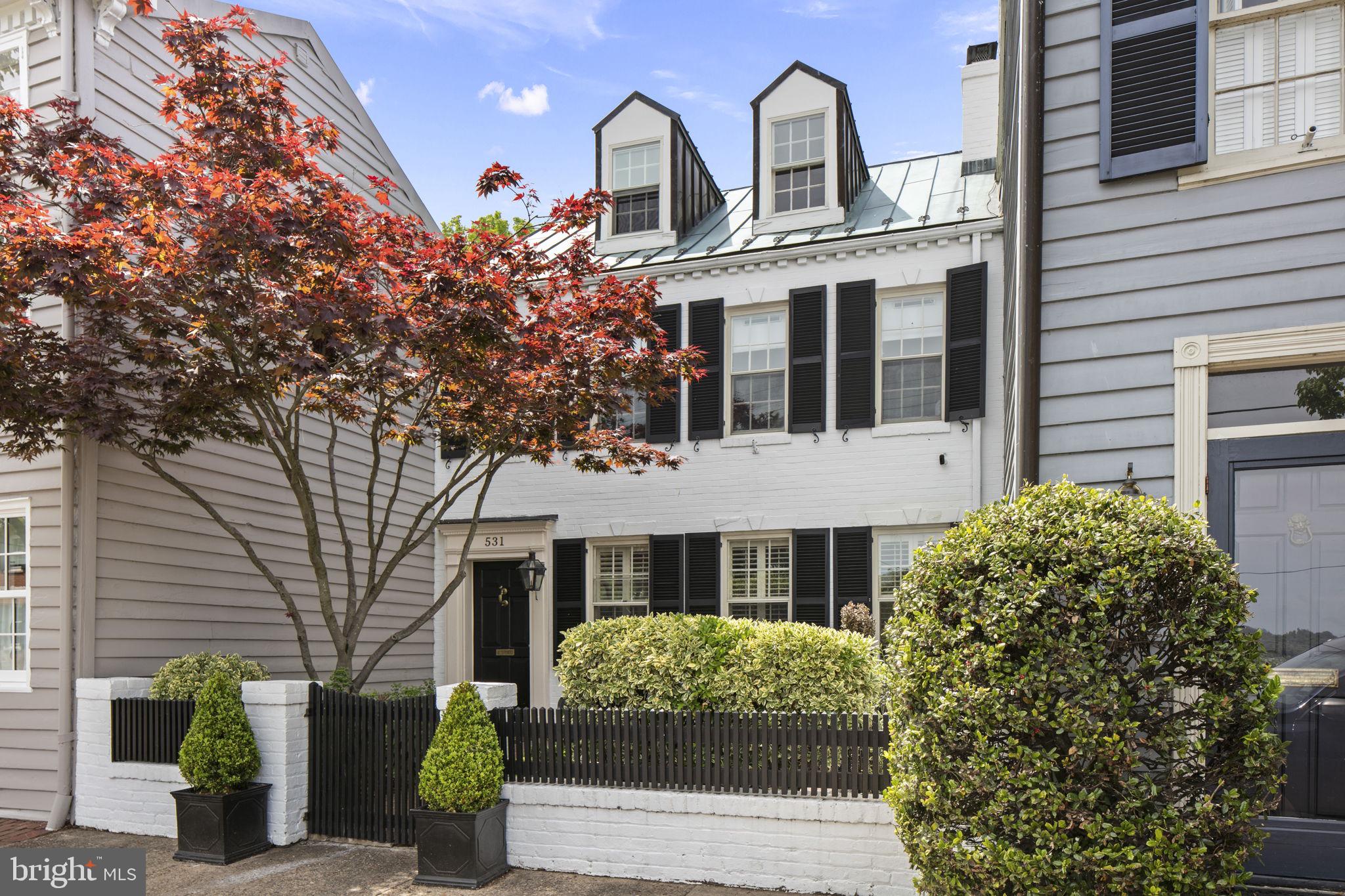 OLD TOWN ALEXANDRIA - Residential