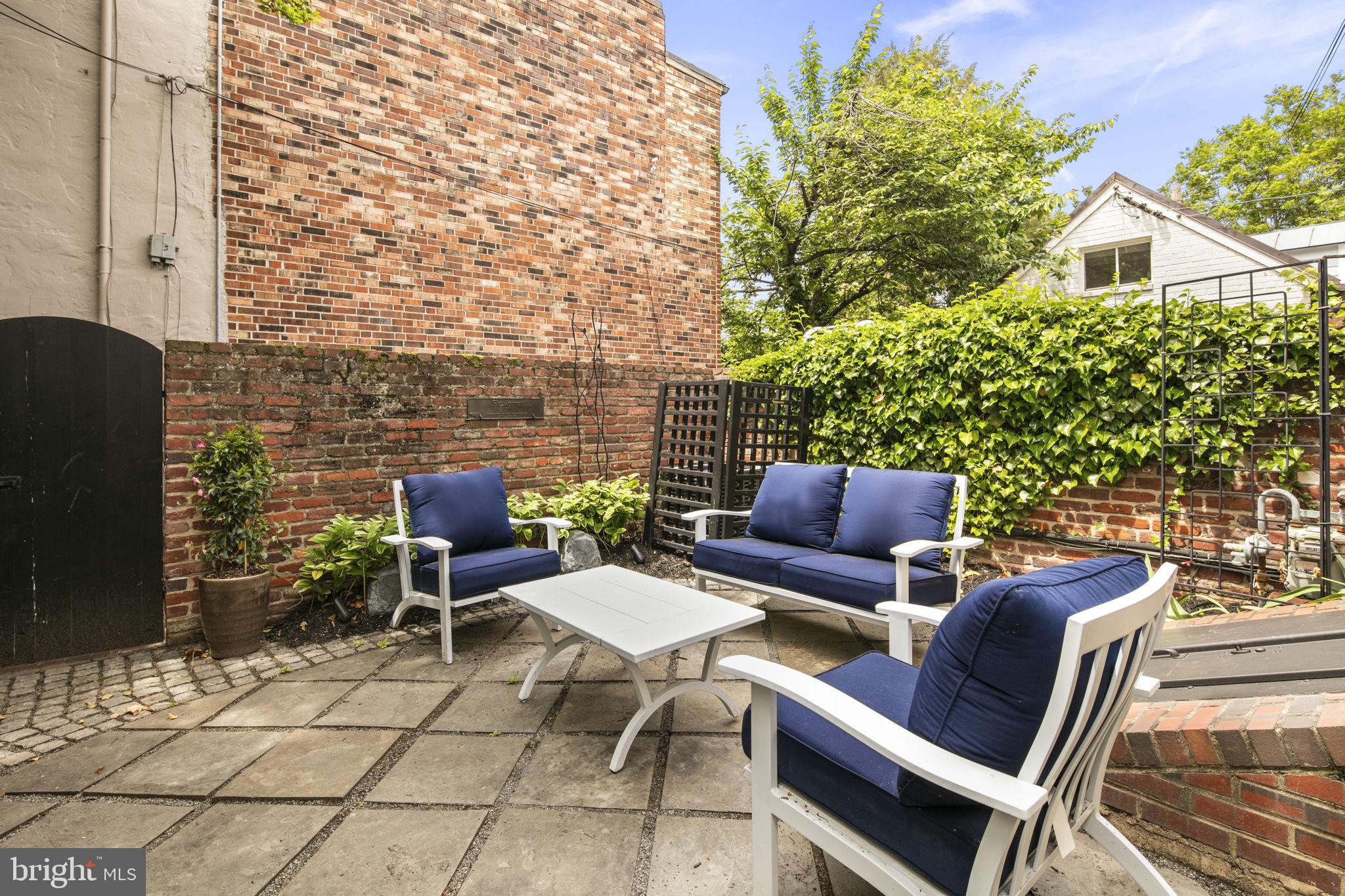 OLD TOWN ALEXANDRIA - Residential