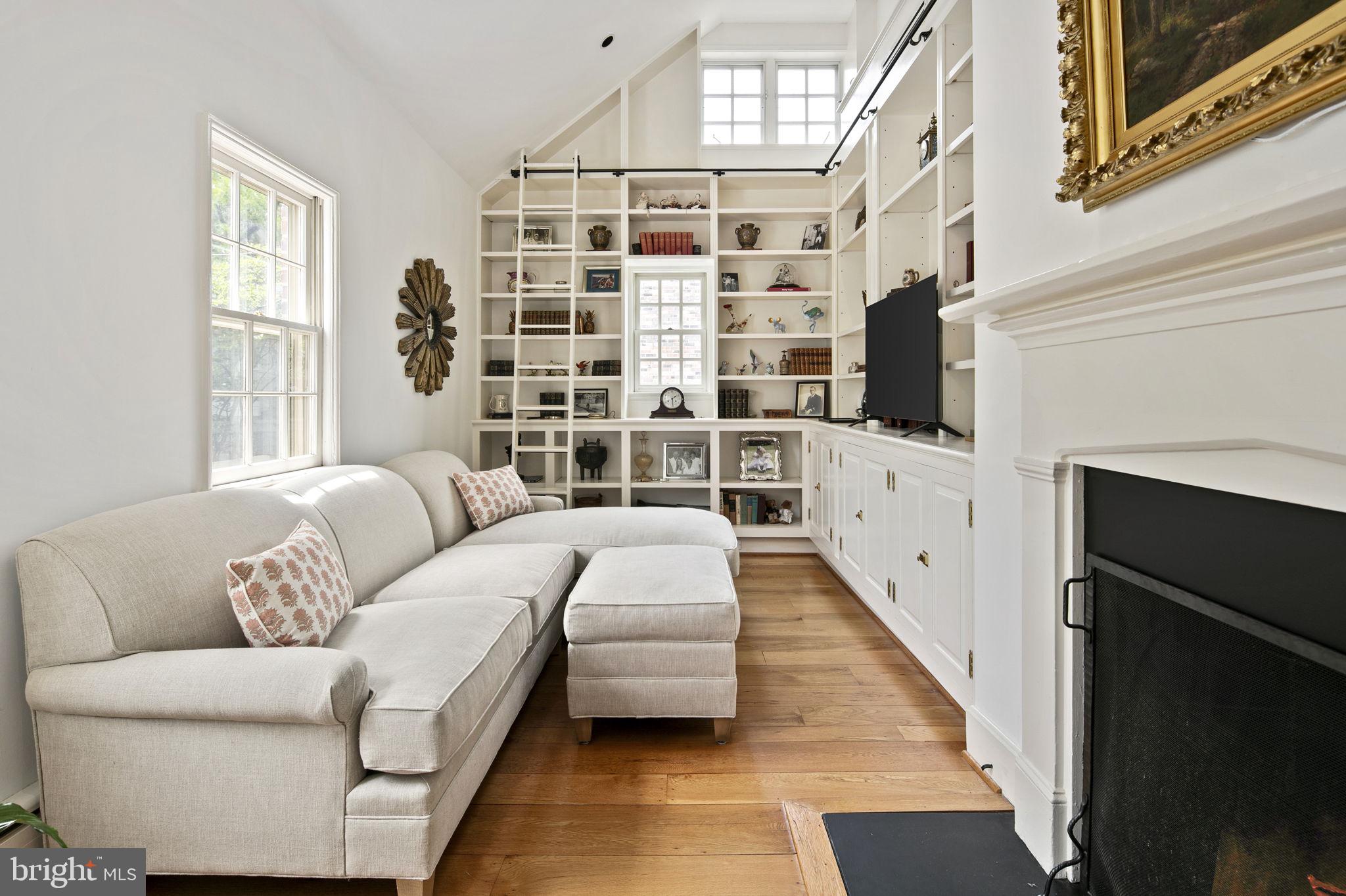 OLD TOWN ALEXANDRIA - Residential