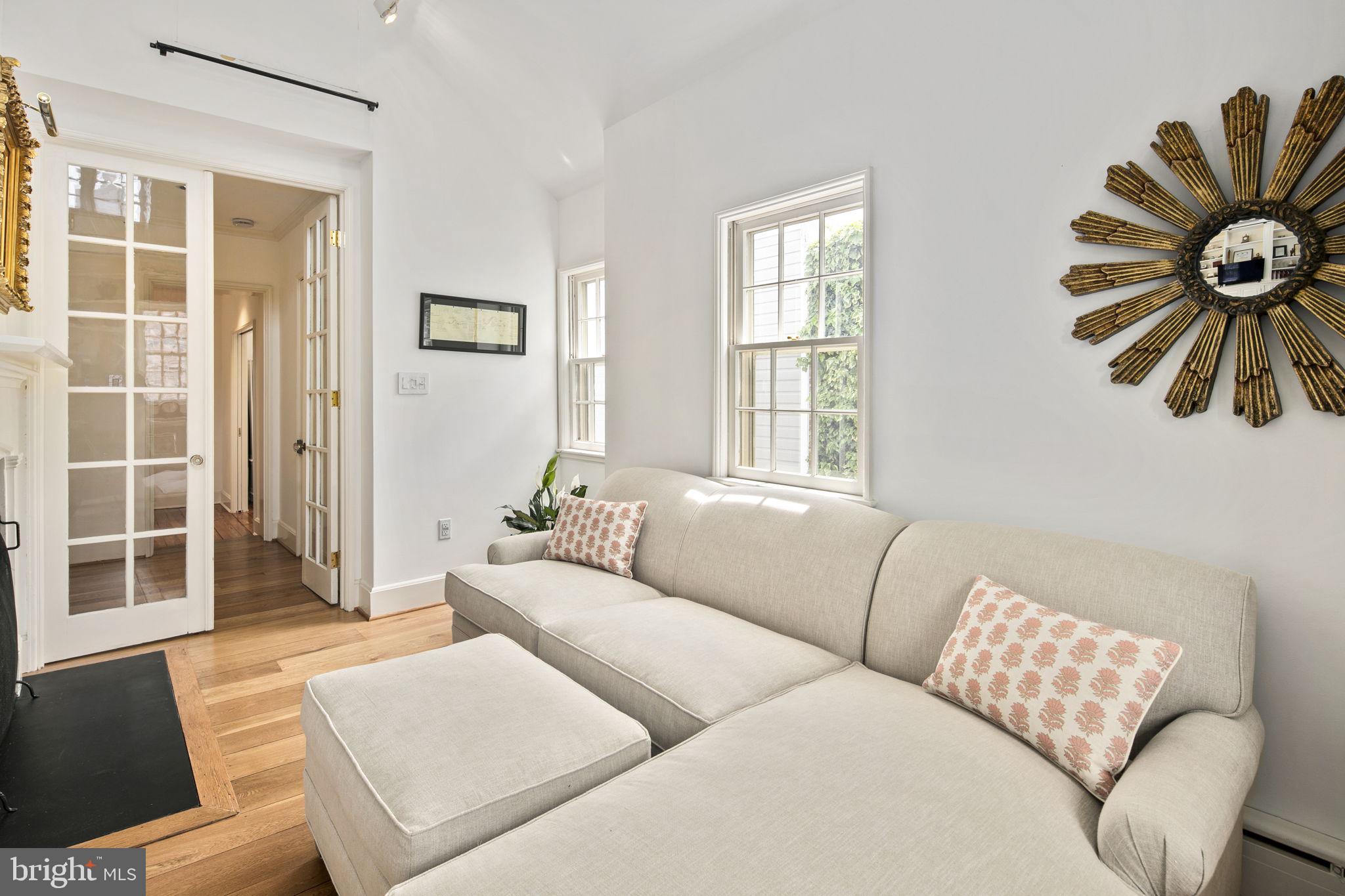 OLD TOWN ALEXANDRIA - Residential