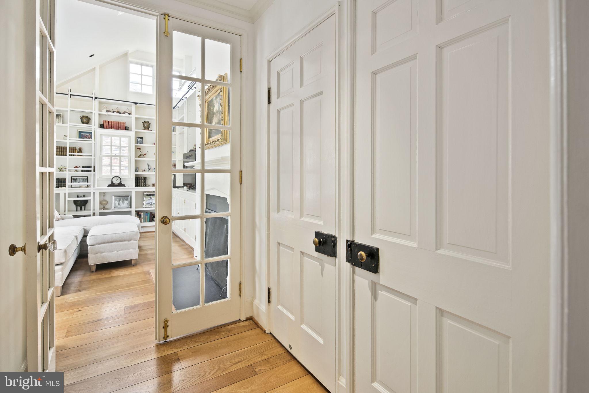 OLD TOWN ALEXANDRIA - Residential