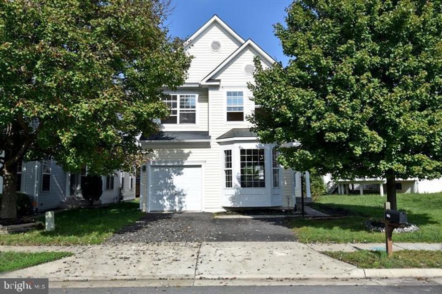 Very Motivated Seller. The seller has put in a new A/C (2022) New Kitchen Appliances (2022), and a New Washer & Dryer (2022). This home features 3 finished levels with a walk-up basement. 5 Bedrooms 3.5 Bath. Owners Suite with huge walk-in closet, and Super Bath. The main level has a kitchen open to a family room with a gas fireplace. The Lower Level includes a finished Rec Room, two bedrooms, one bedroom that can be used as a den, and a full bath.