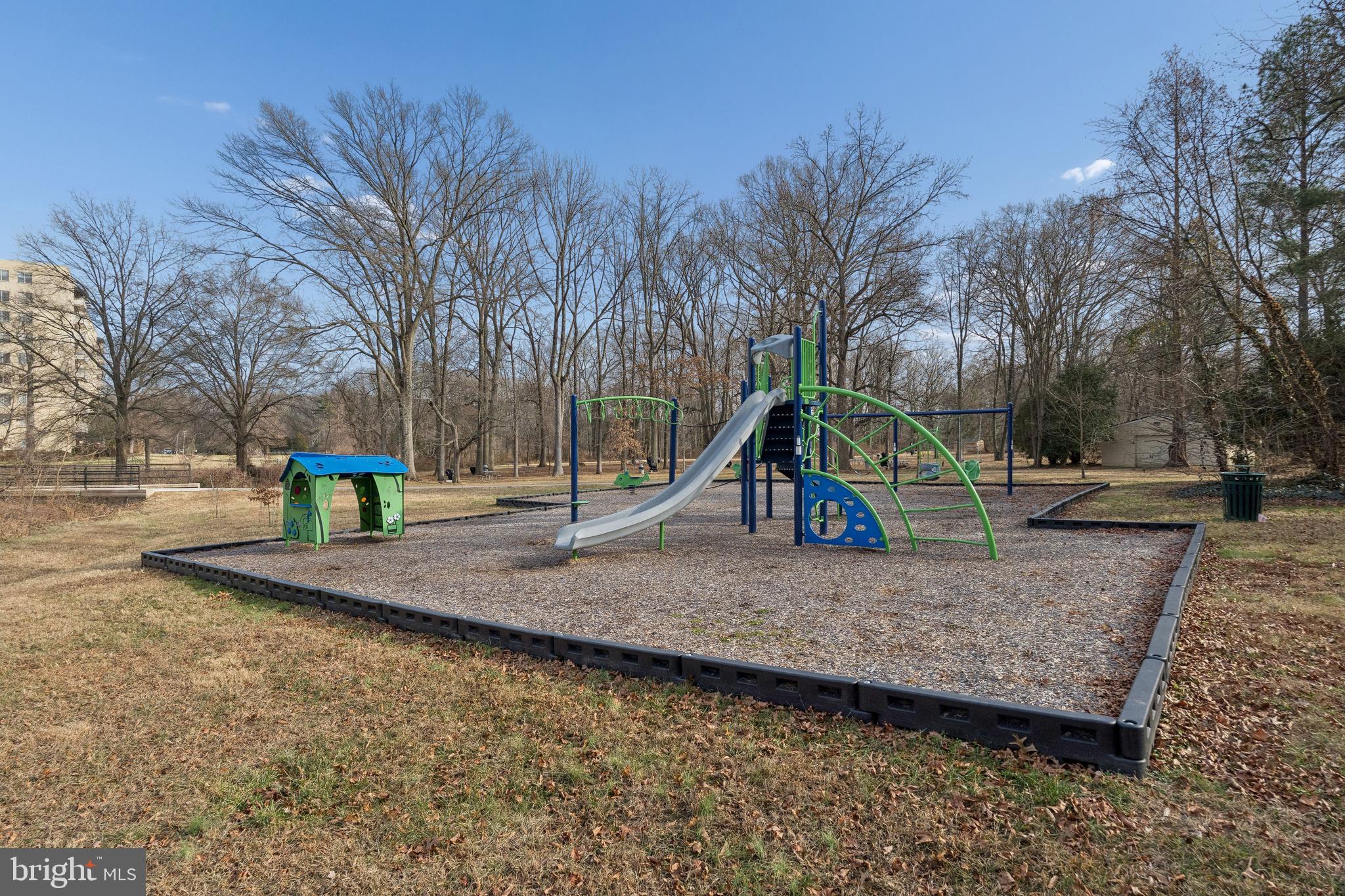 RIVER TOWERS - Residential