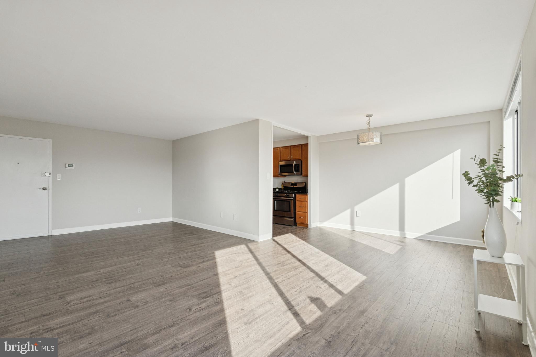 RIVER TOWERS - Residential