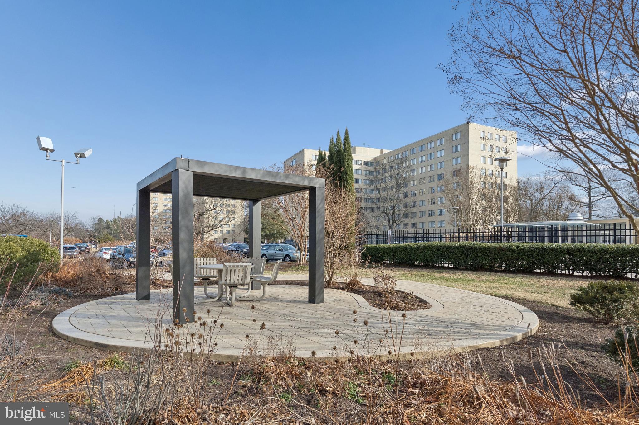 RIVER TOWERS - Residential