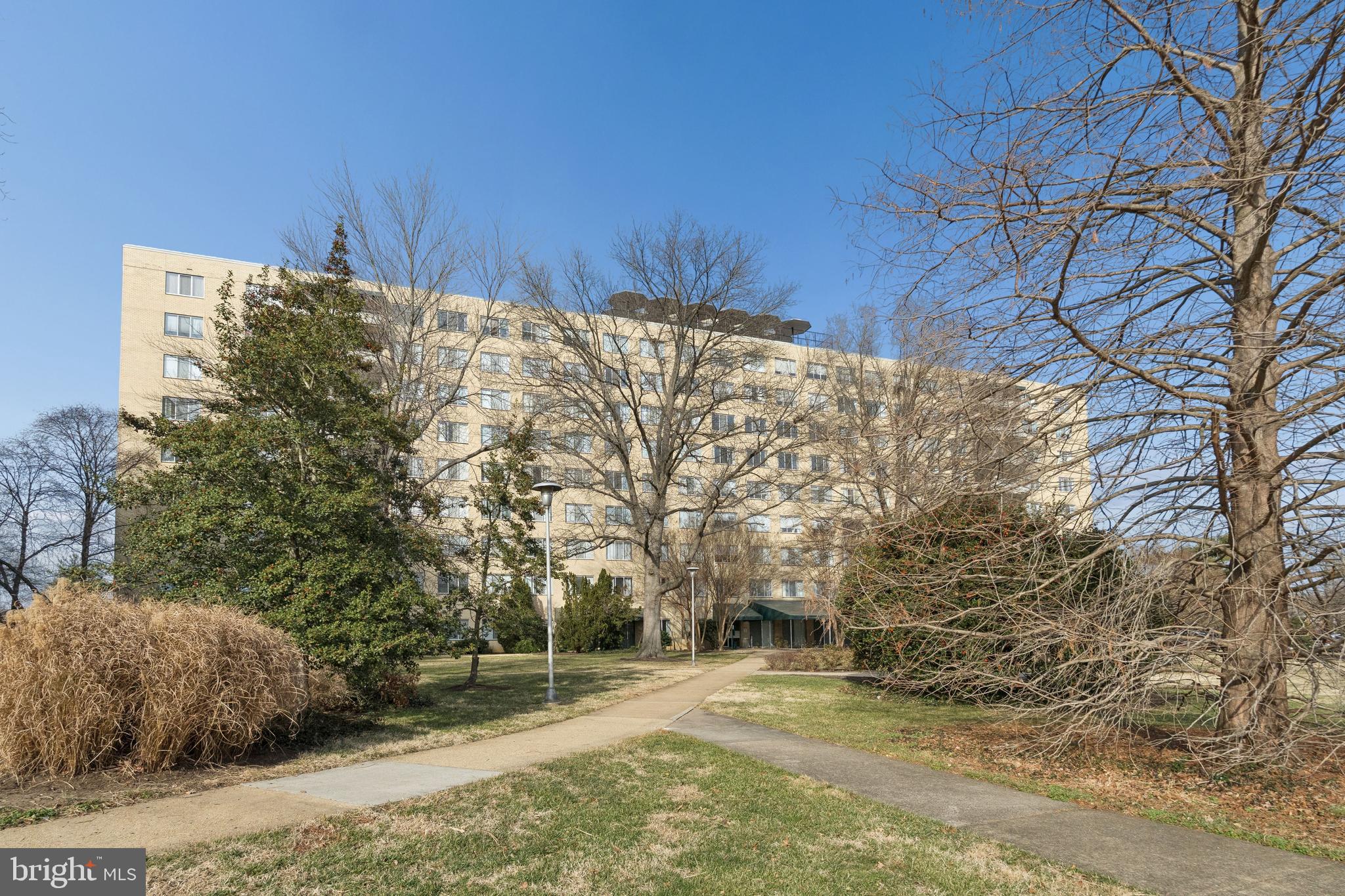 RIVER TOWERS - Residential