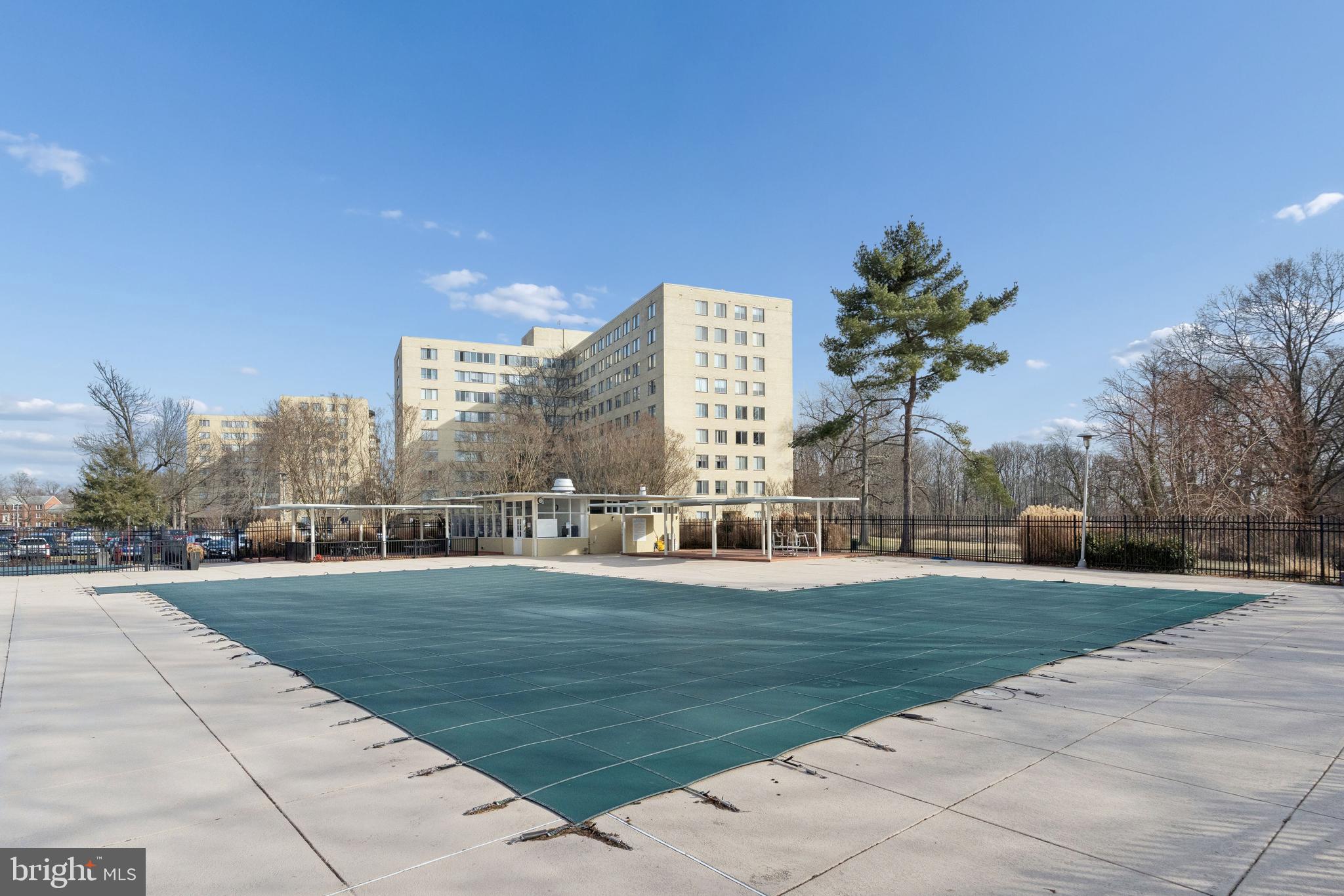 RIVER TOWERS - Residential