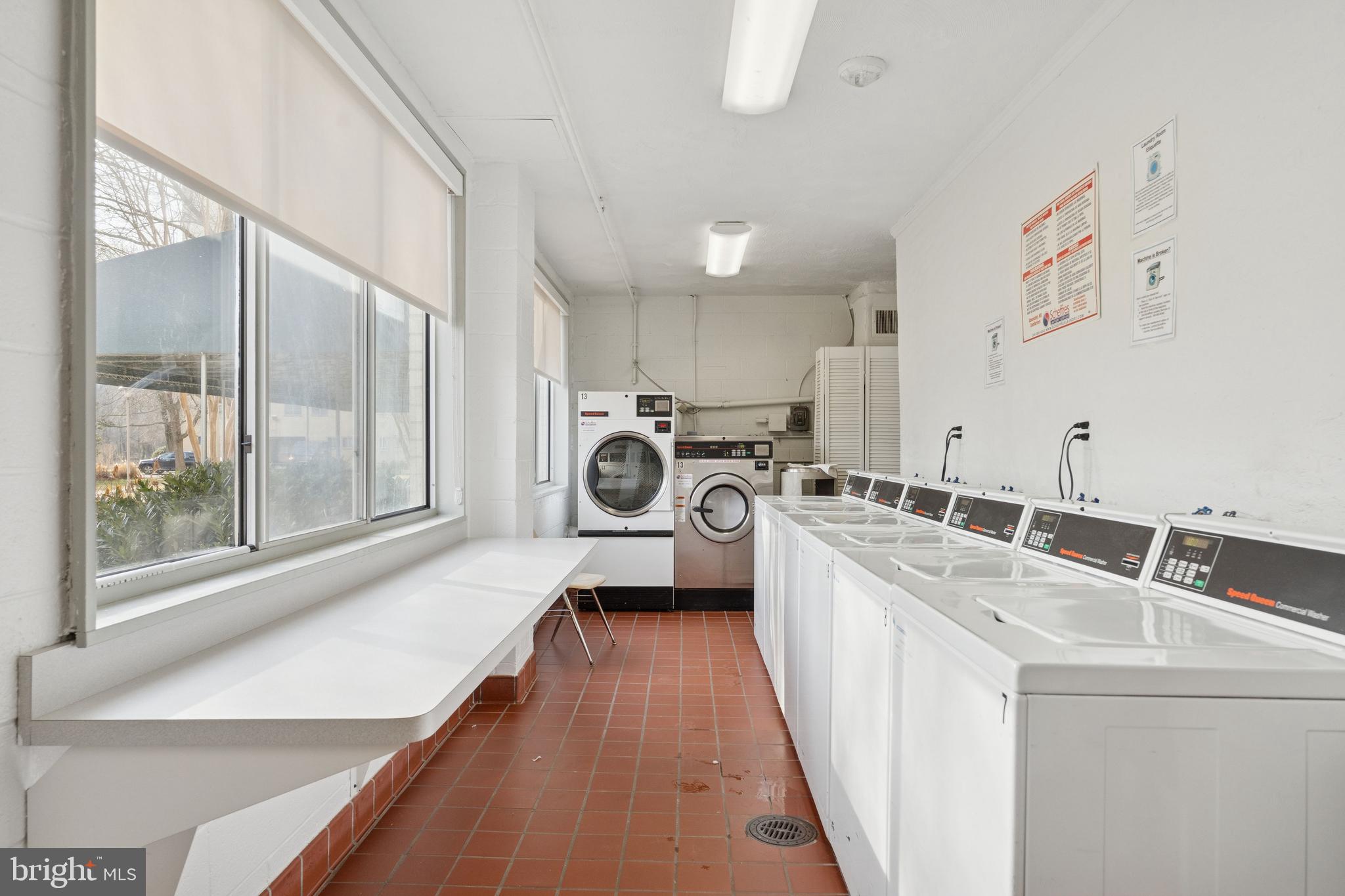 RIVER TOWERS - Residential